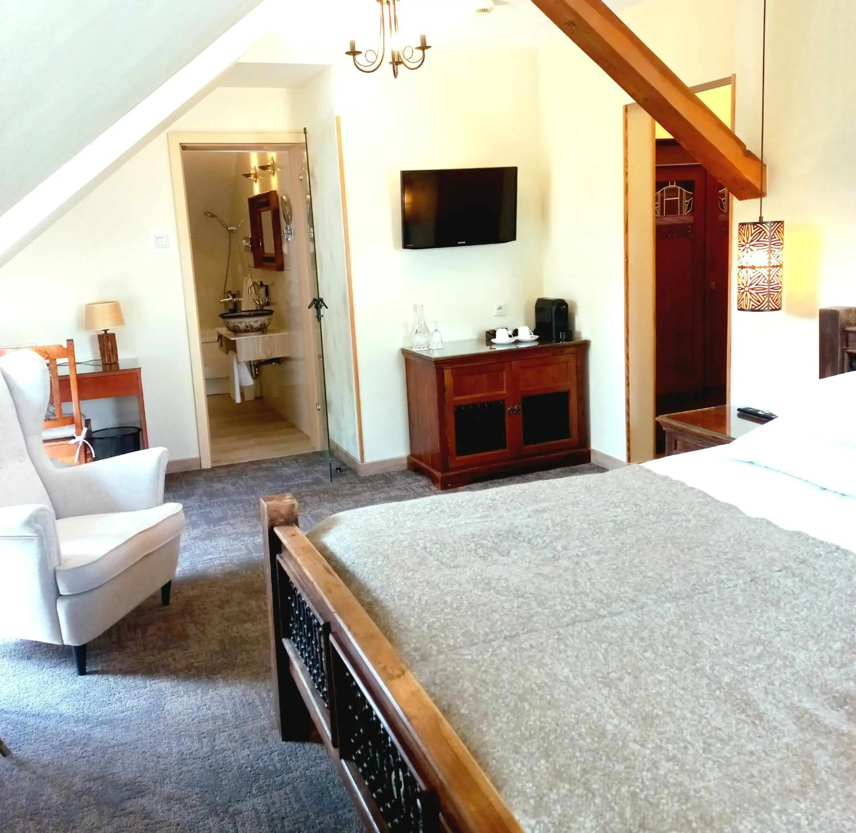 Deluxe Double Room with Balcony in Karczma Rzym Bydgoszcz S5 Deluxe Double Room with Balcony in Karczma Rzym Bydgoszcz S5