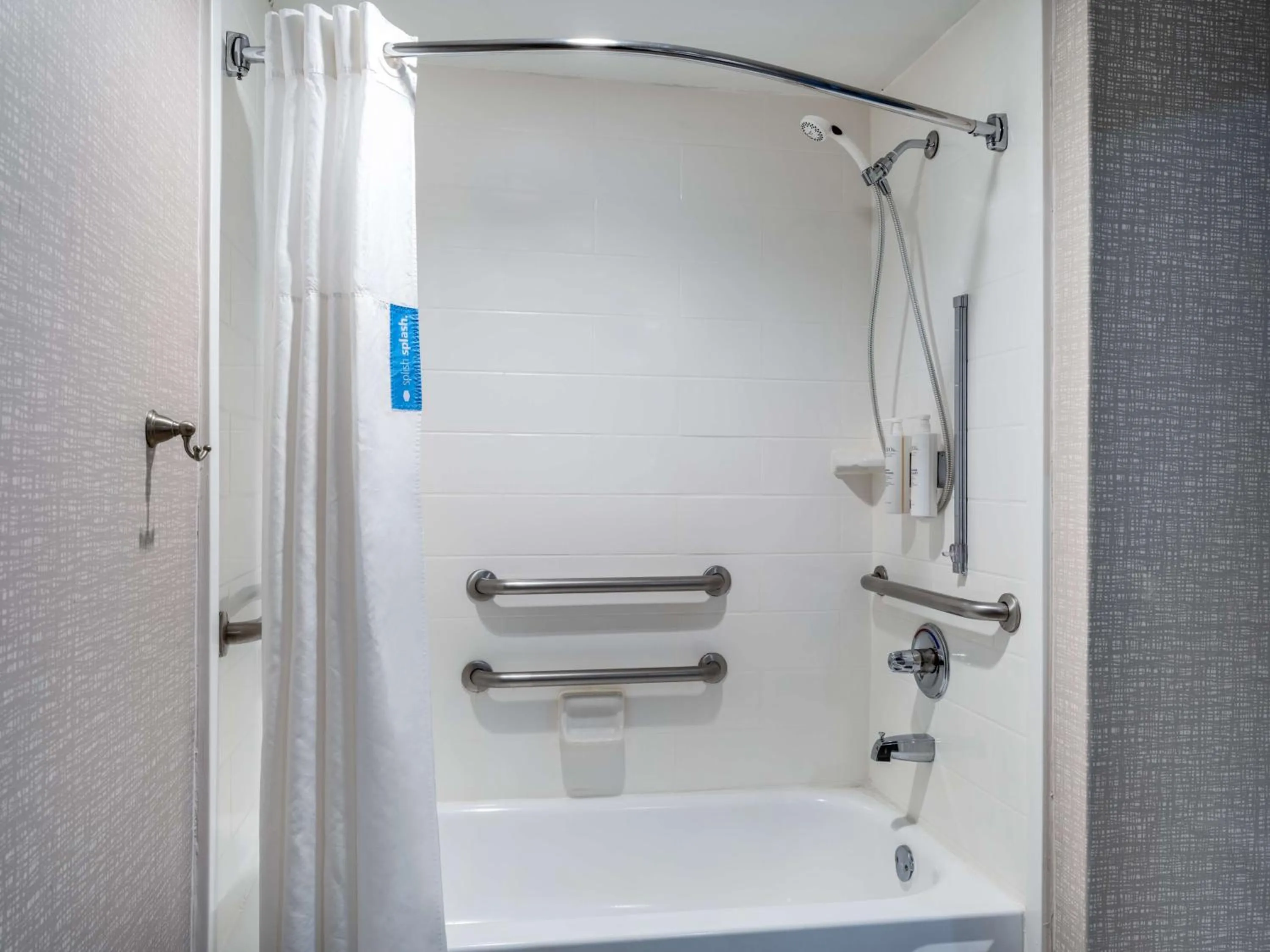 Bathroom in Hampton Inn Atlanta-Peachtree Corners/Norcross