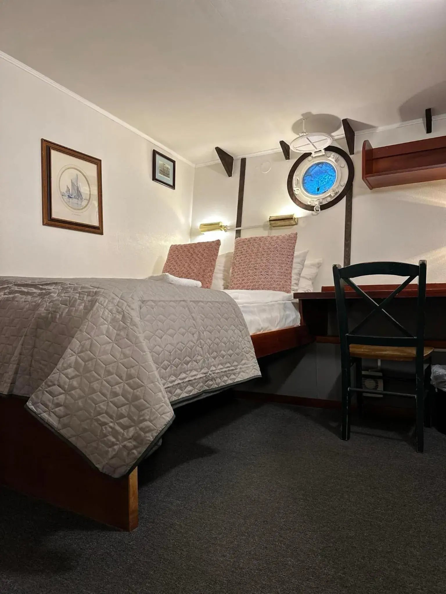 Classic Double Cabin with Shared Bathroom - single occupancy in Rygerfjord Hotel & Hostel Classic Double Cabin with Shared Bathroom - single occupancy in Rygerfjord Hotel & Hostel