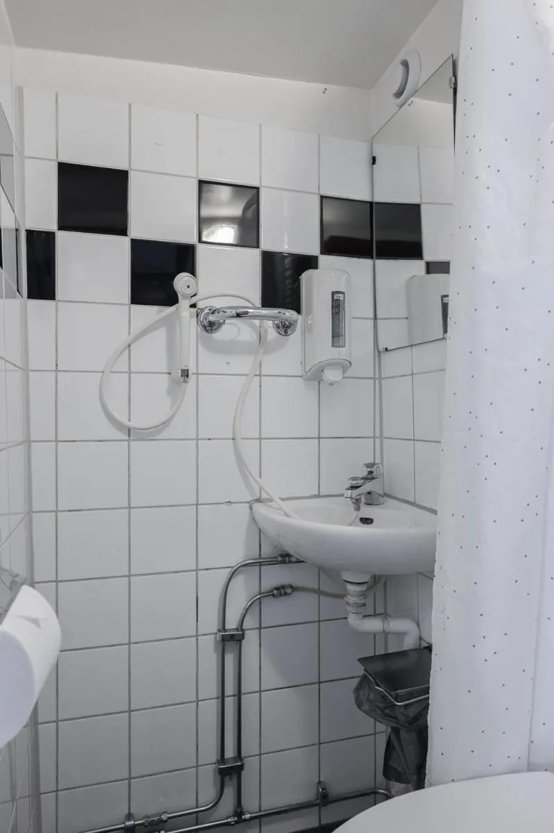 Bathroom in Rygerfjord Hotel & Hostel