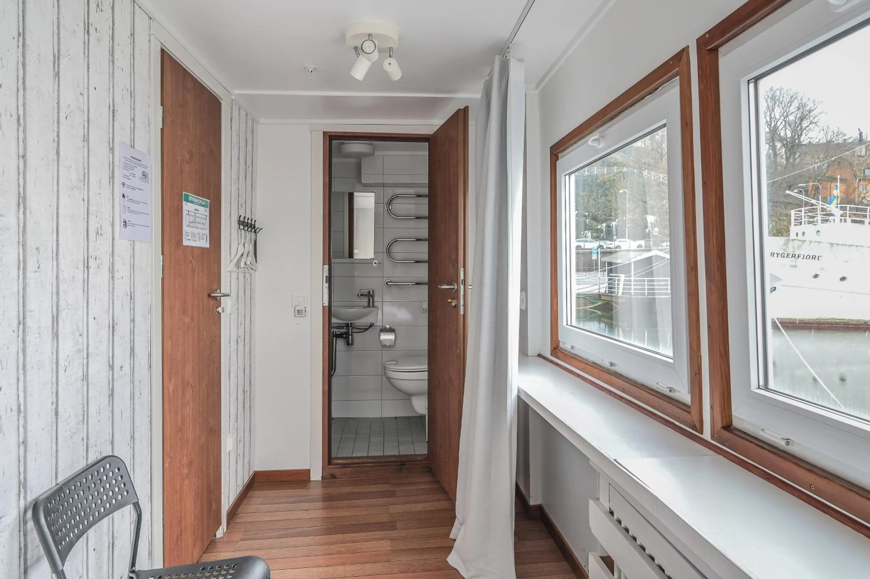 Bathroom in Rygerfjord Hotel & Hostel