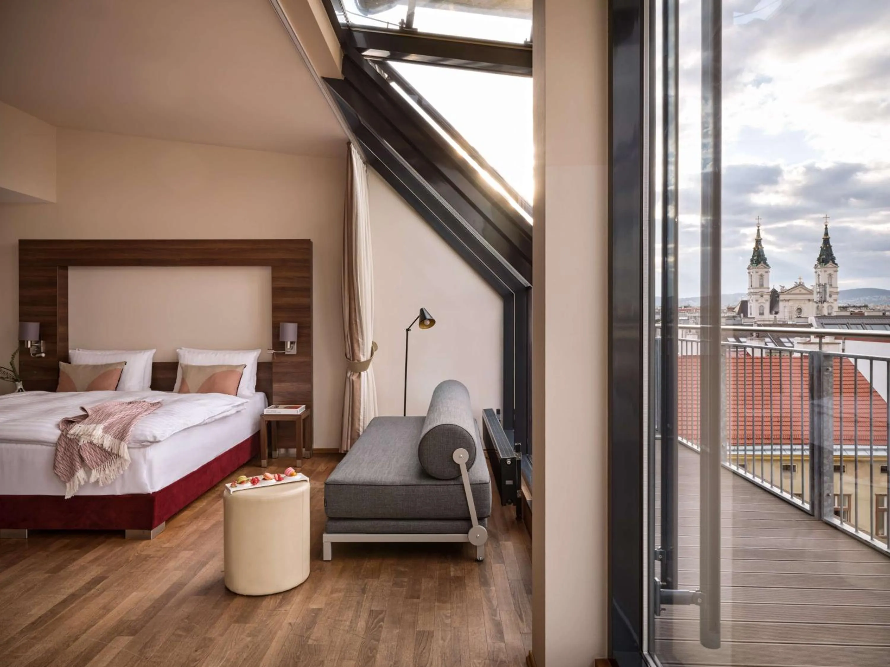 Balcony/Terrace, Bed in Flemings Selection Hotel Wien-City