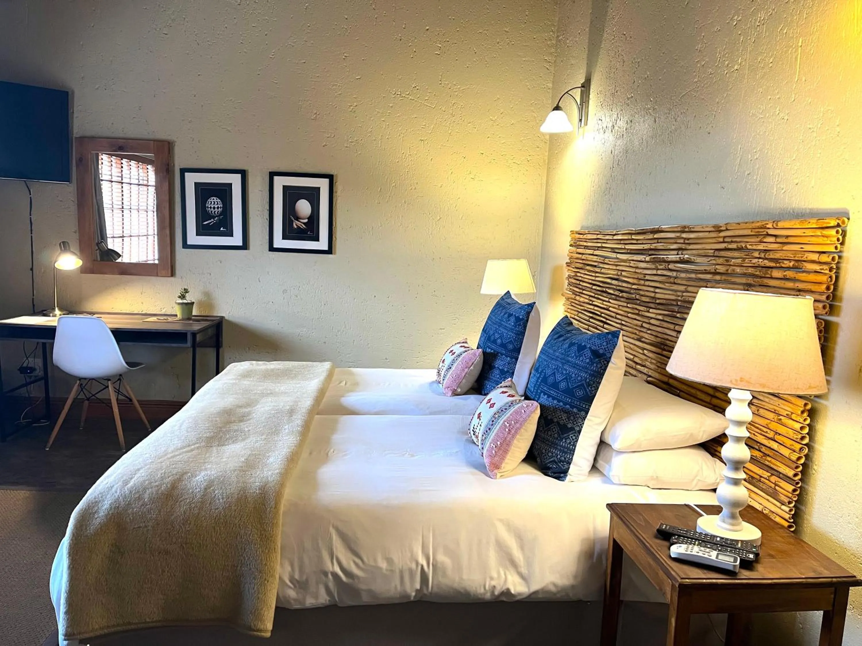 Bed in Safari Club Guest Lodge OR Tambo International Airport