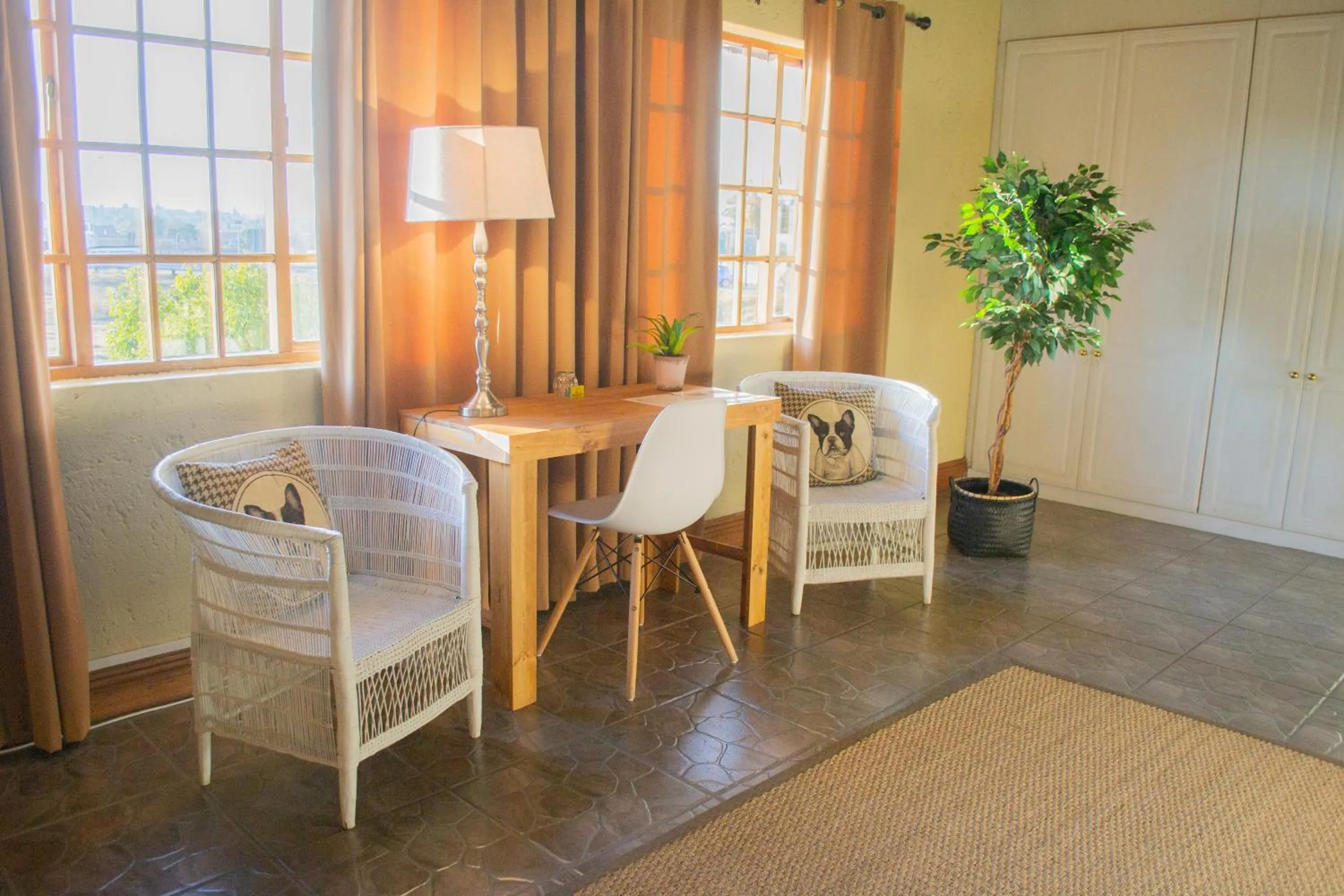 Safari Club Guest Lodge OR Tambo International Airport