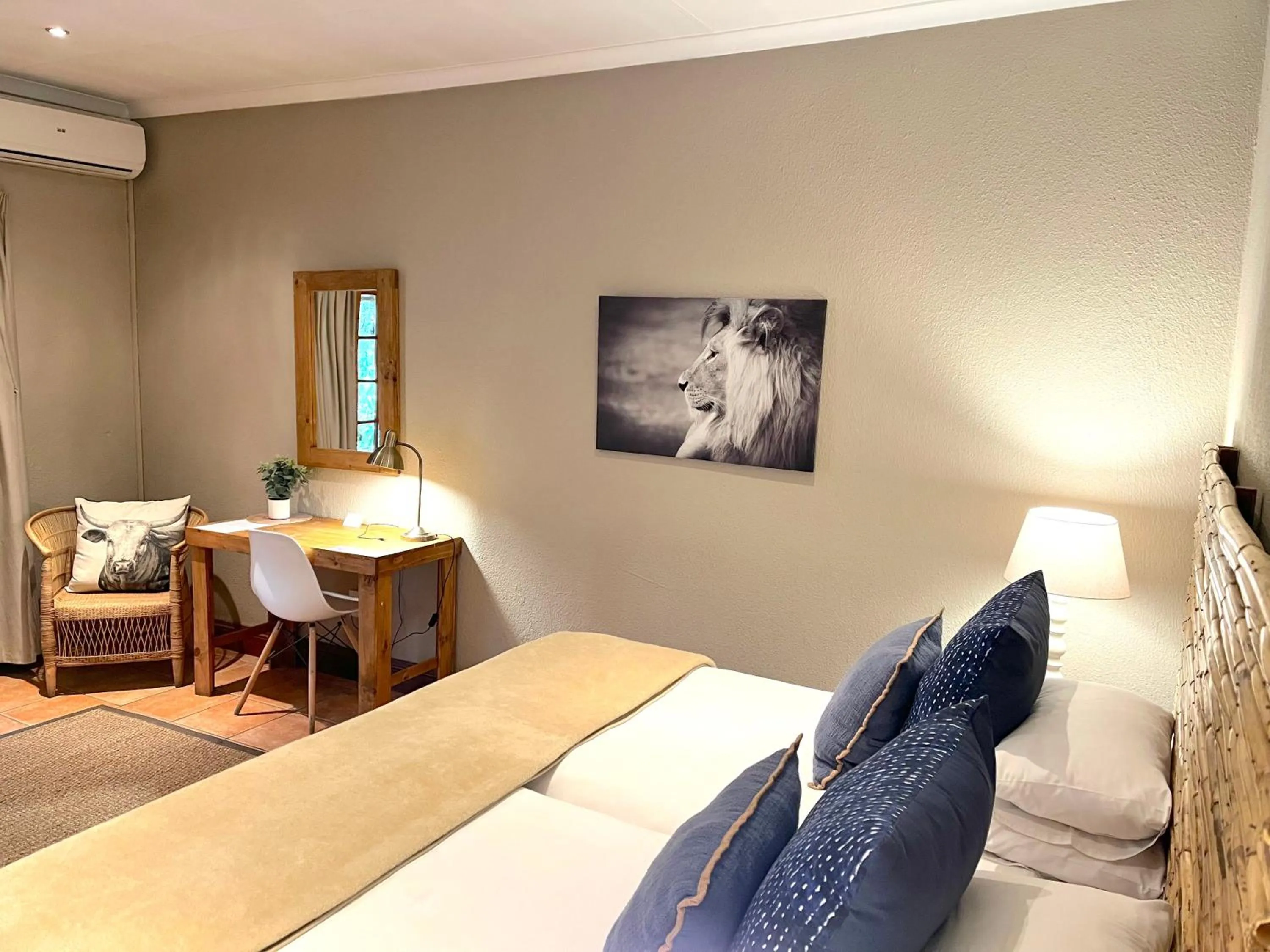 Bed in Safari Club Guest Lodge OR Tambo International Airport