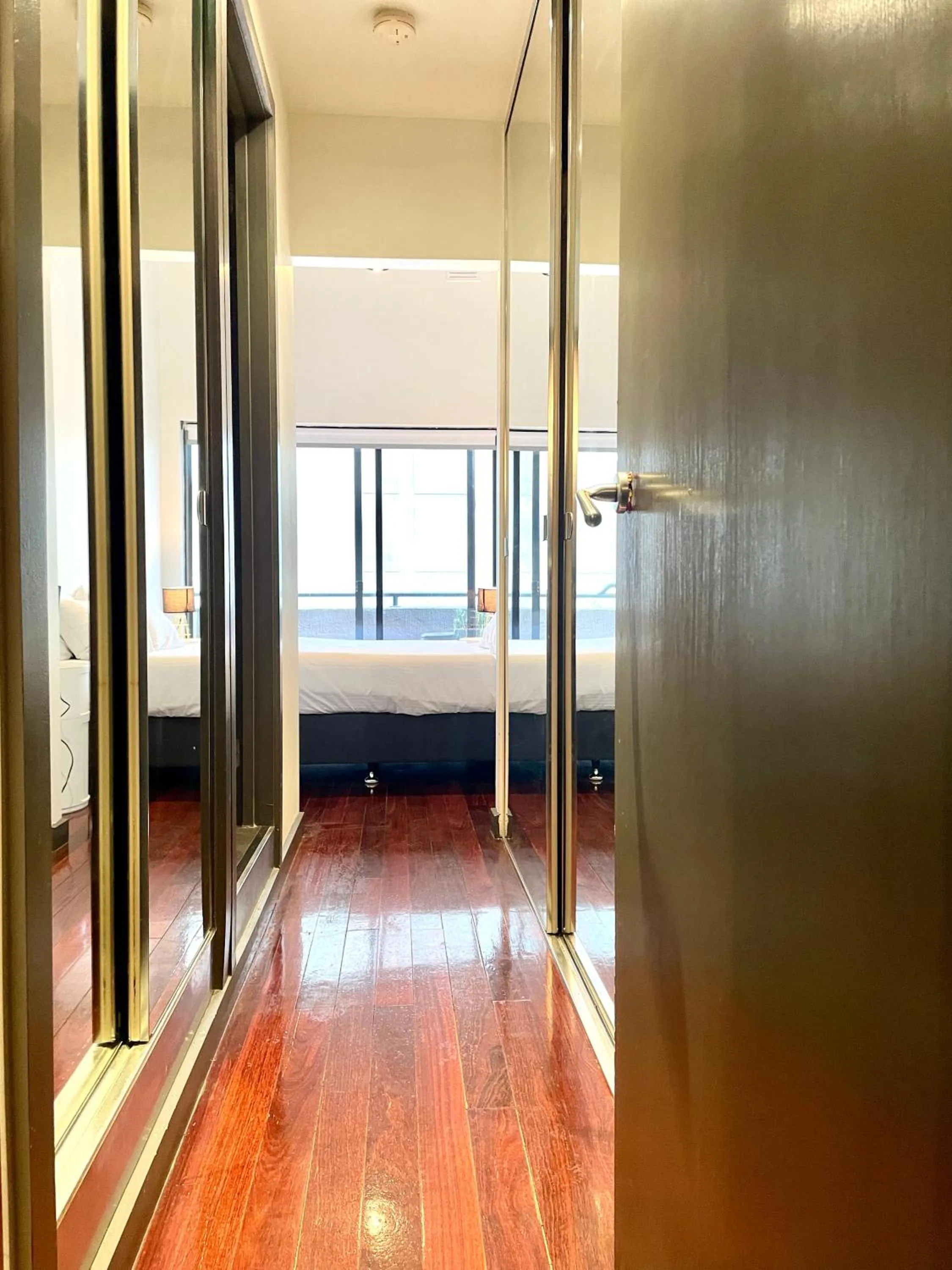 Bedroom in ReadySet Apartments on King