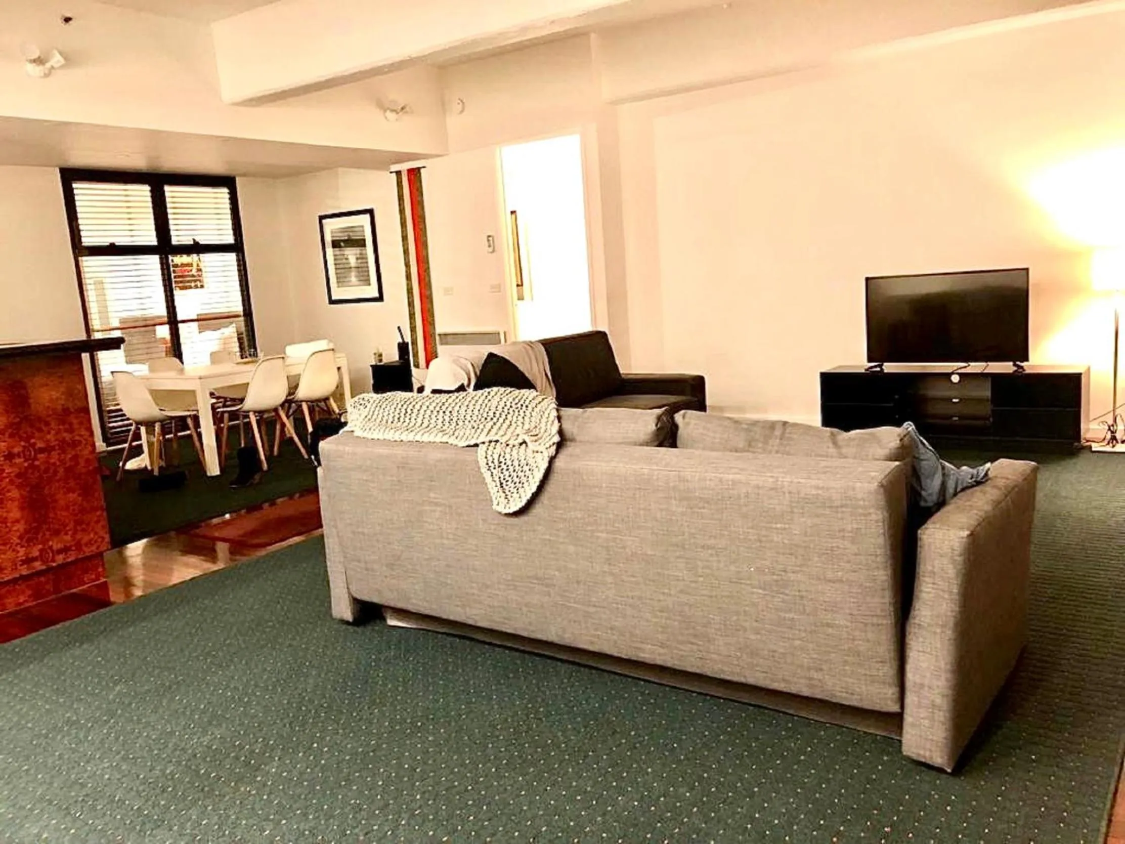 TV and multimedia in ReadySet Apartments on King