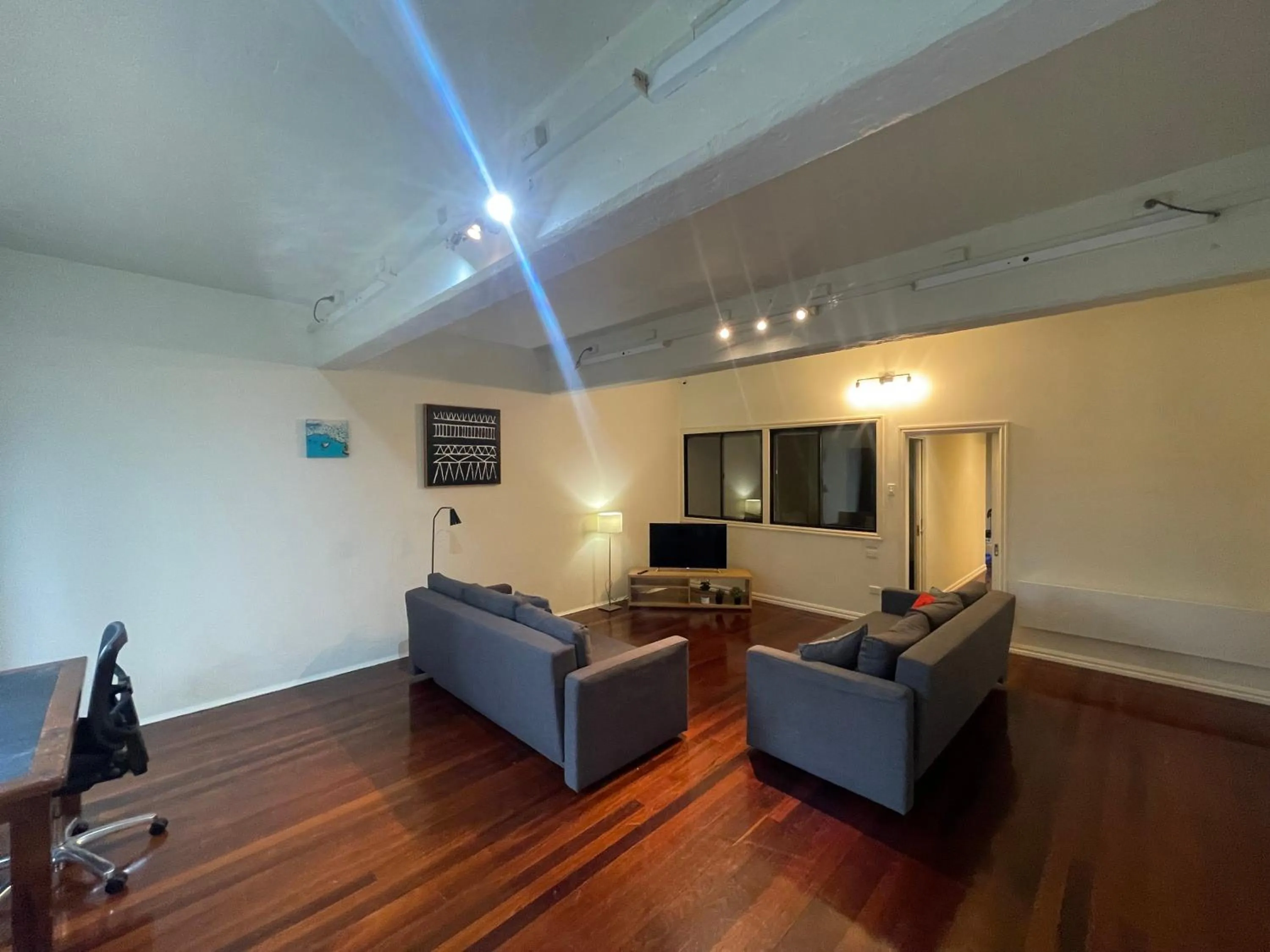 TV and multimedia in ReadySet Apartments on King