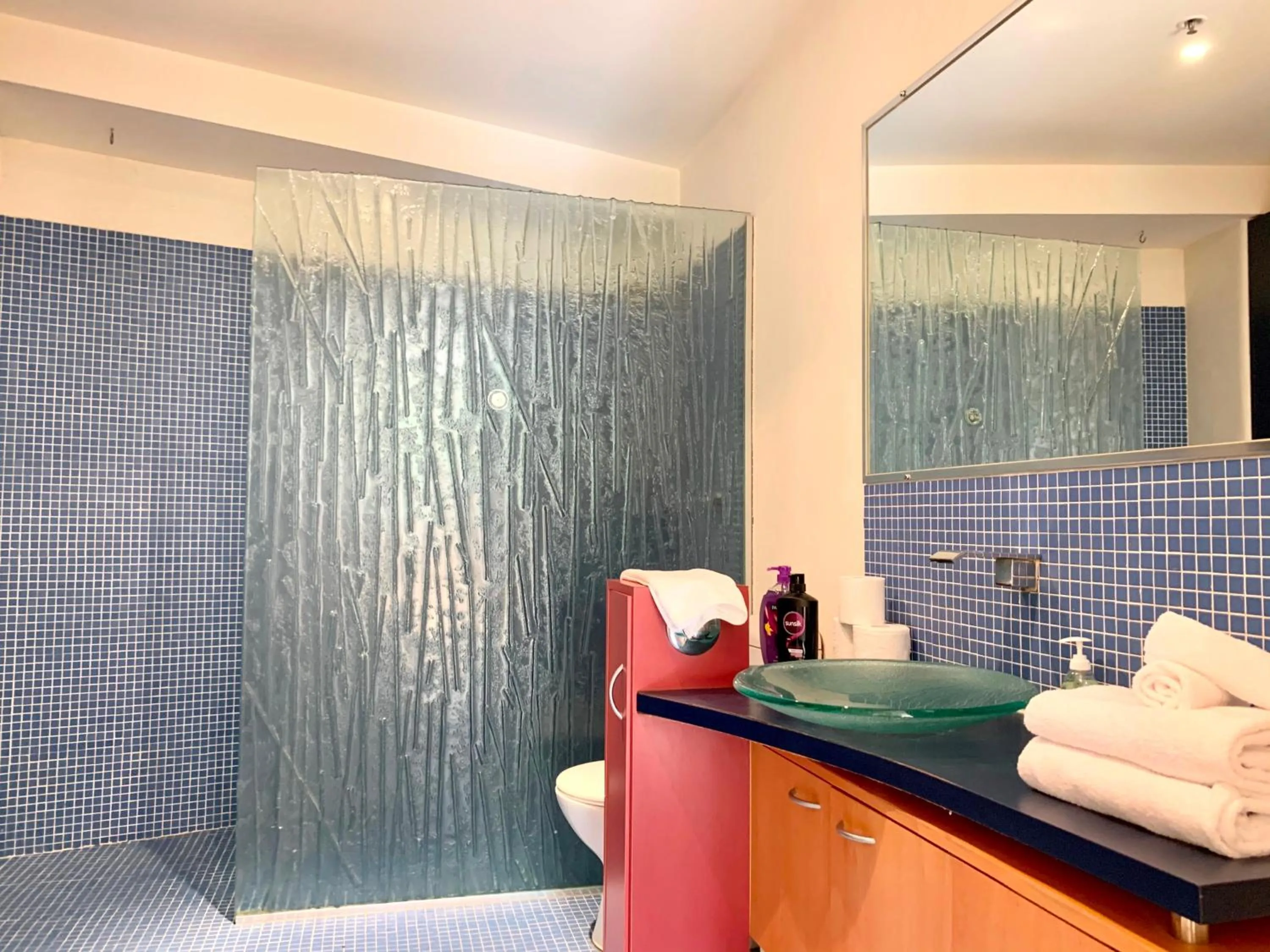 Bathroom in ReadySet Apartments on King