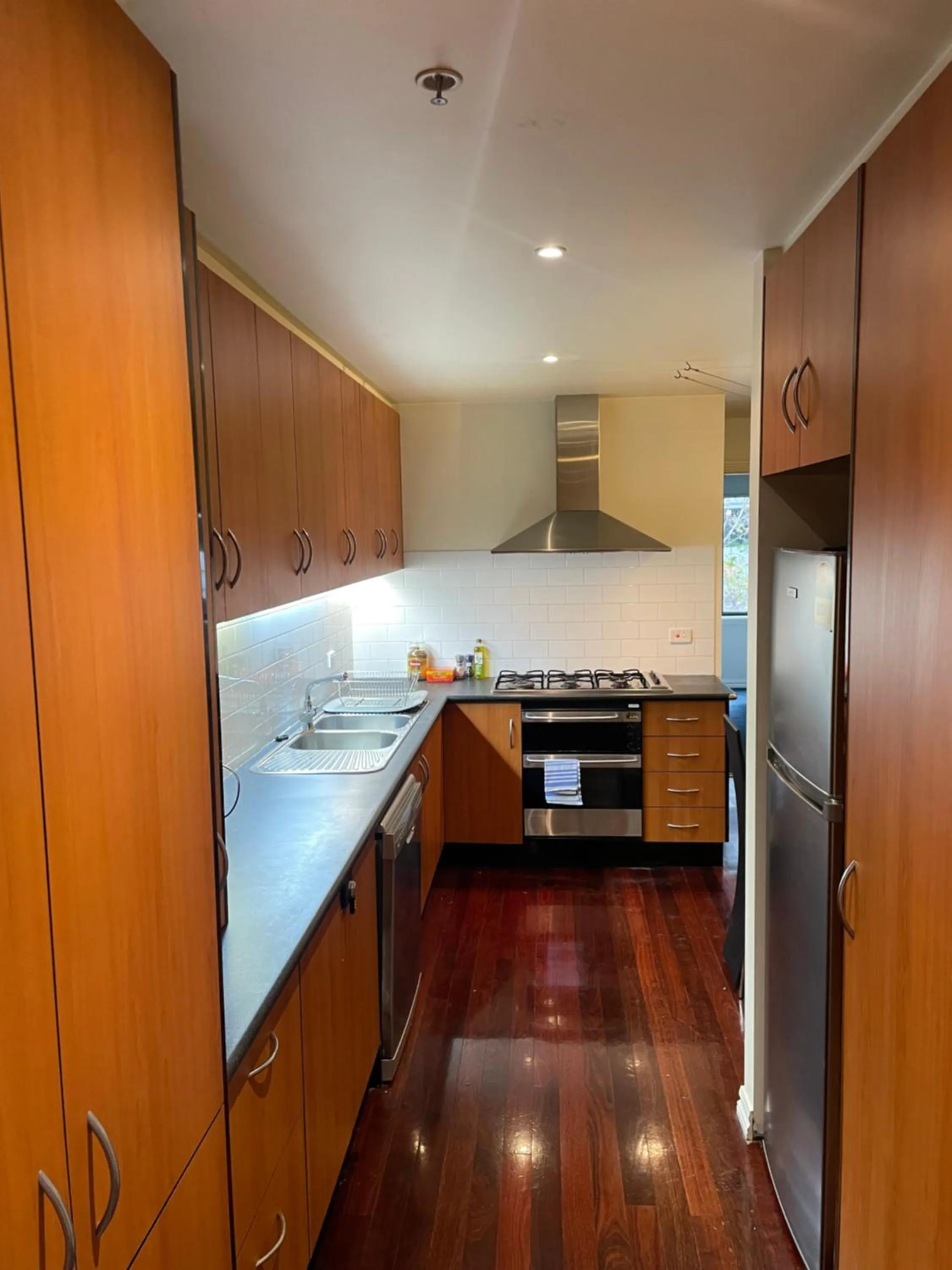 Kitchen or kitchenette in ReadySet Apartments on King