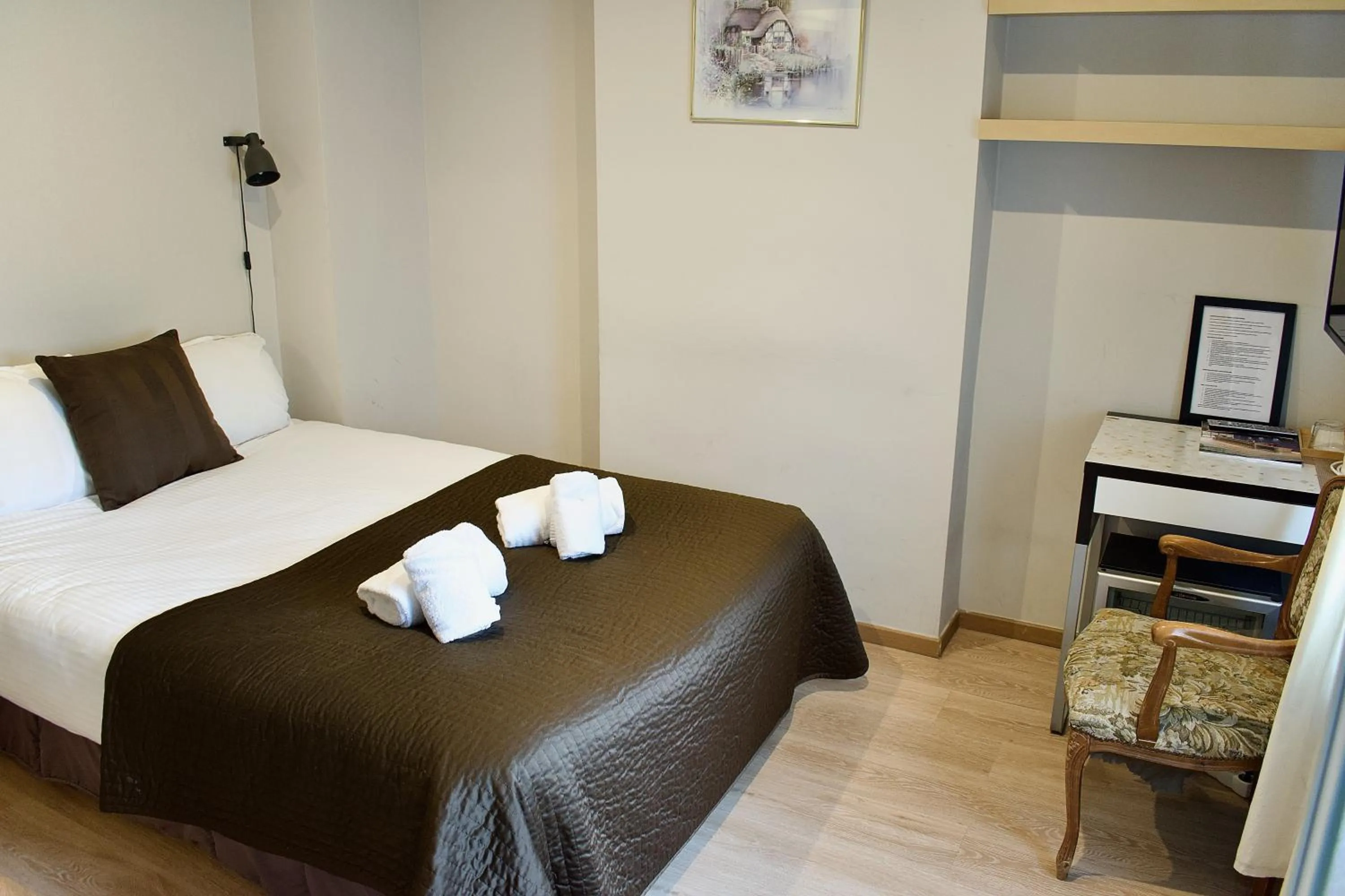 Bed in Hotel Du Parlement