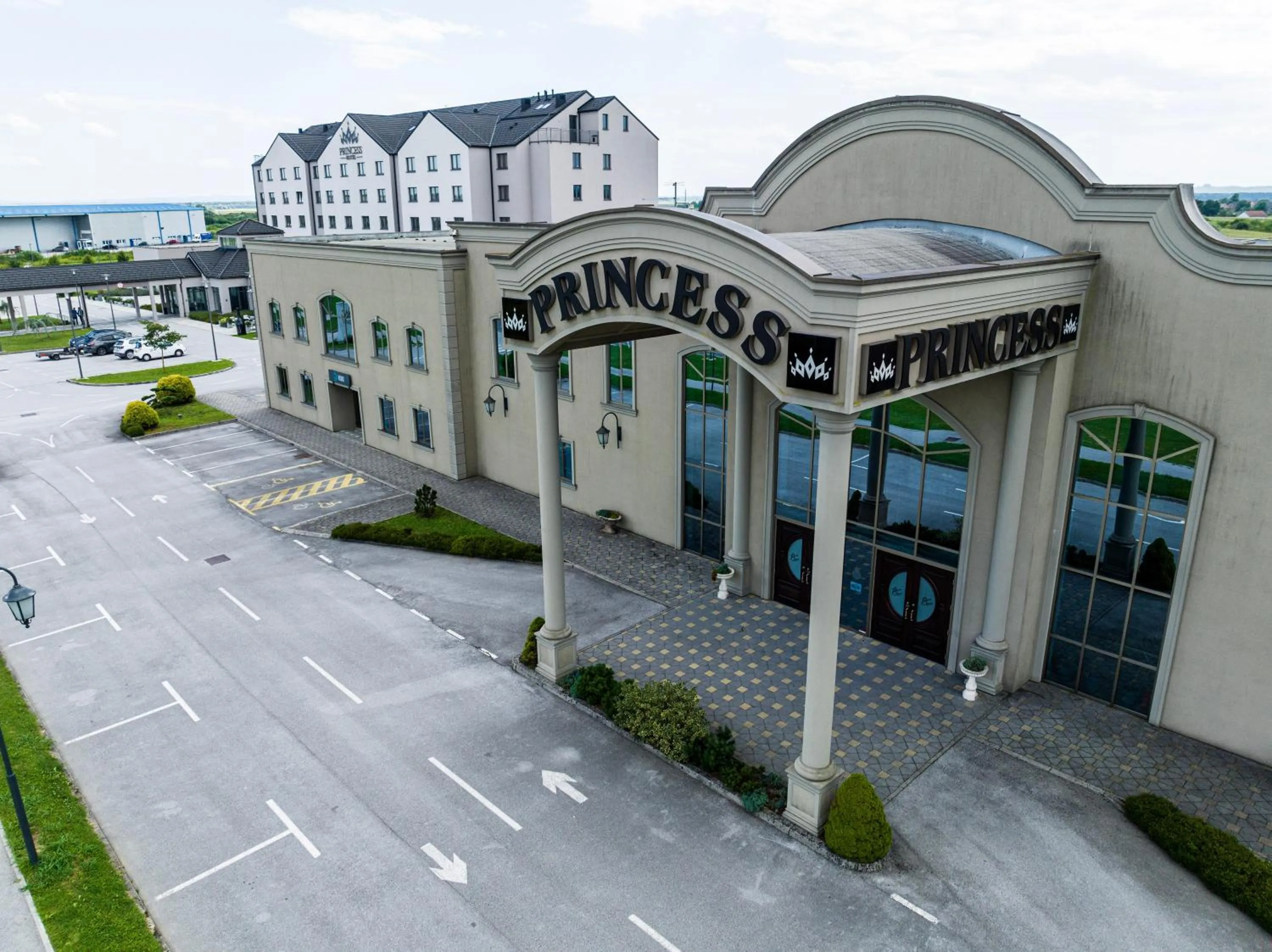 Restaurant/places to eat in Hotel Princess