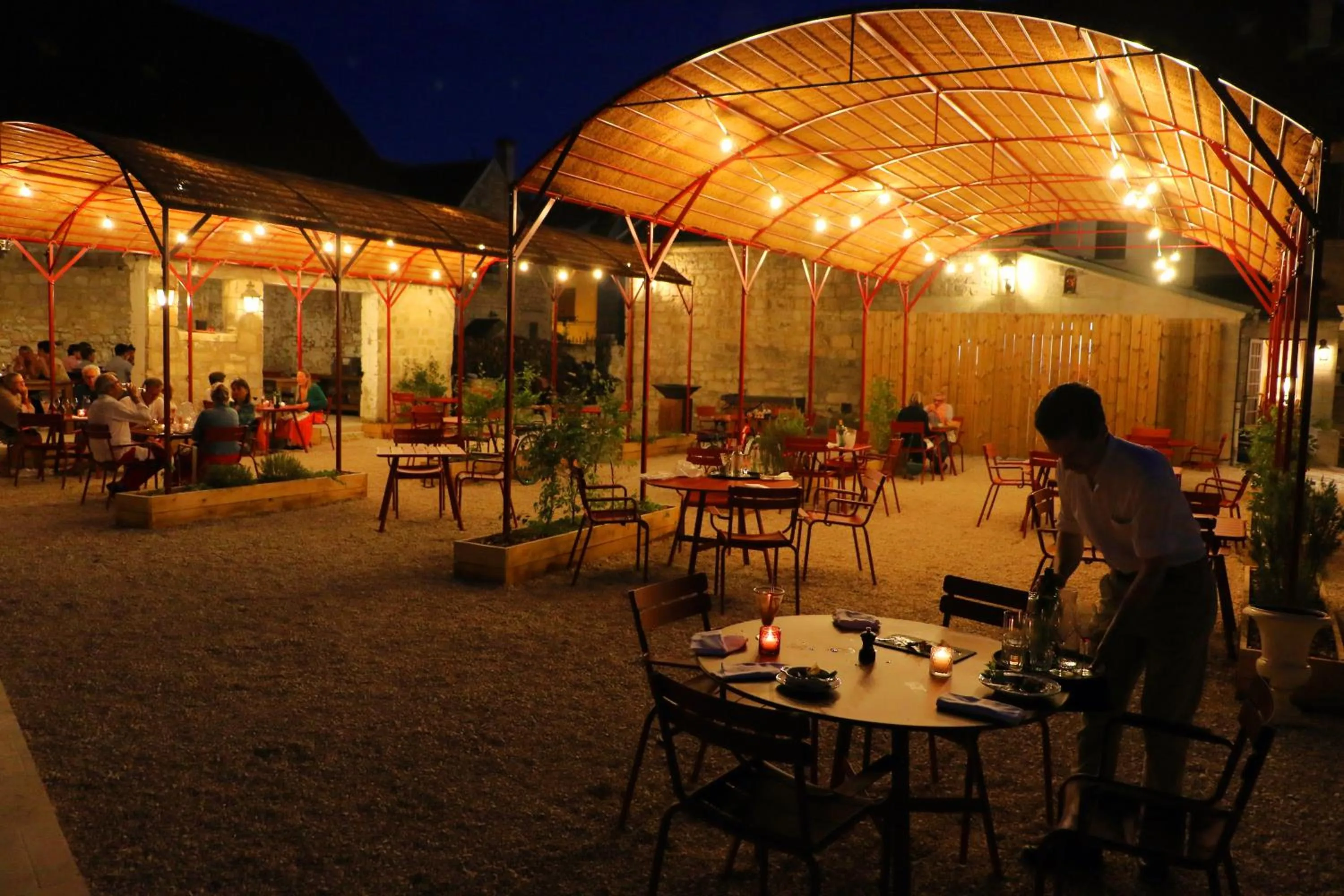 Restaurant/places to eat in HOTEL DE L'ABBAYE DE LONGPONT