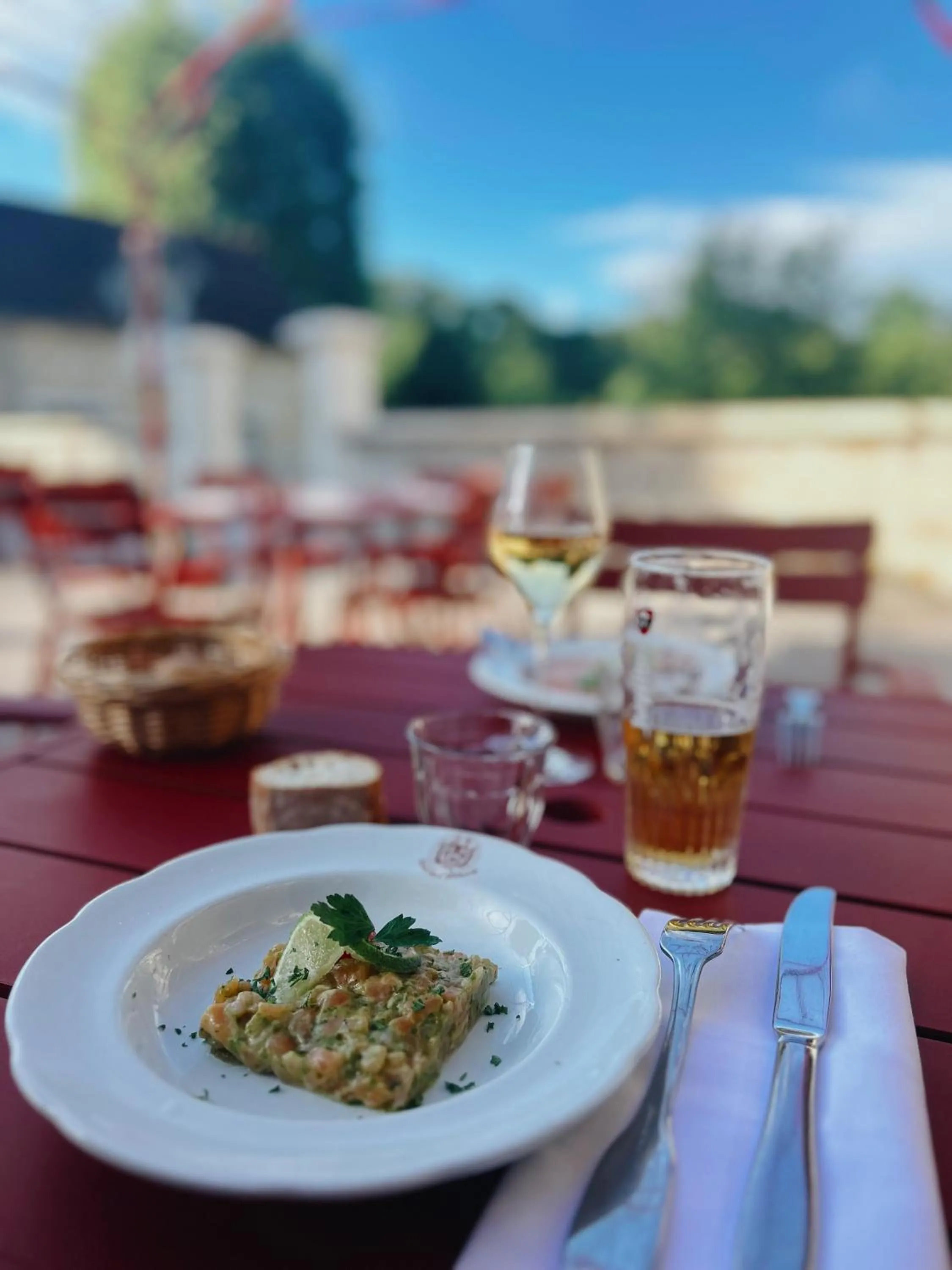 Patio in HOTEL DE L'ABBAYE DE LONGPONT
