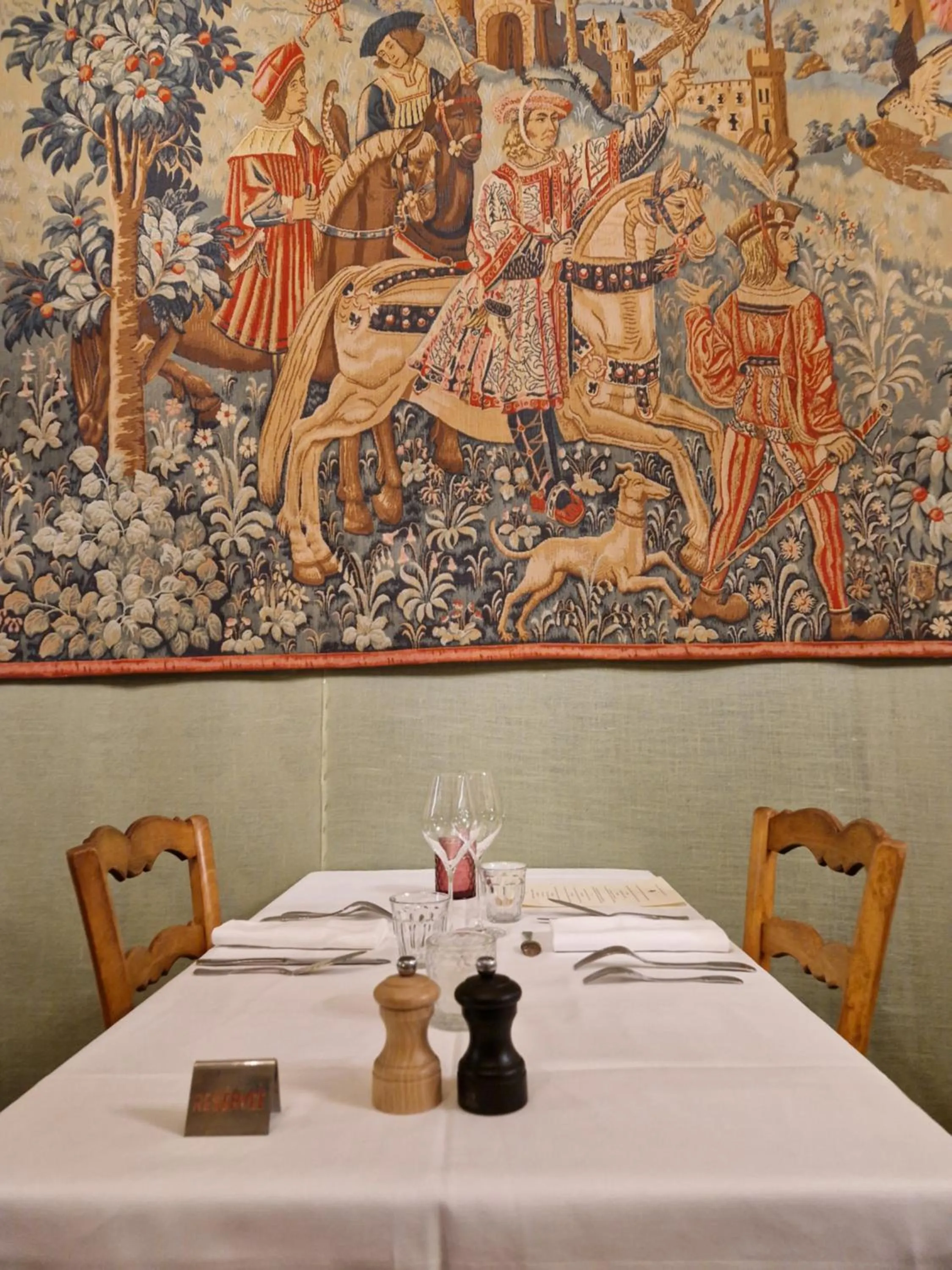 Restaurant/places to eat in HOTEL DE L'ABBAYE DE LONGPONT