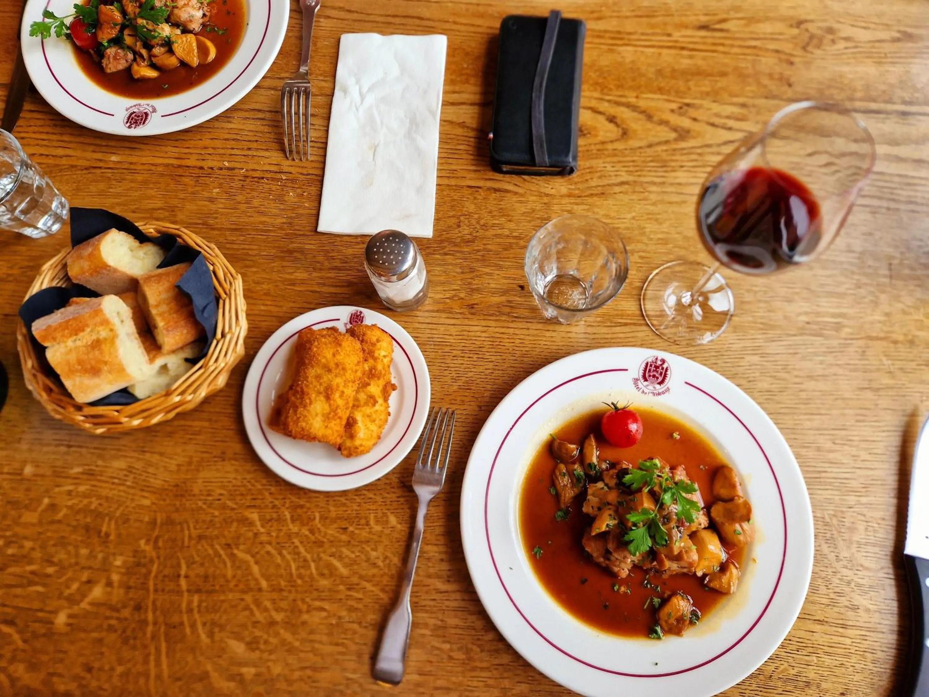 Food and drinks in HOTEL DE L'ABBAYE DE LONGPONT