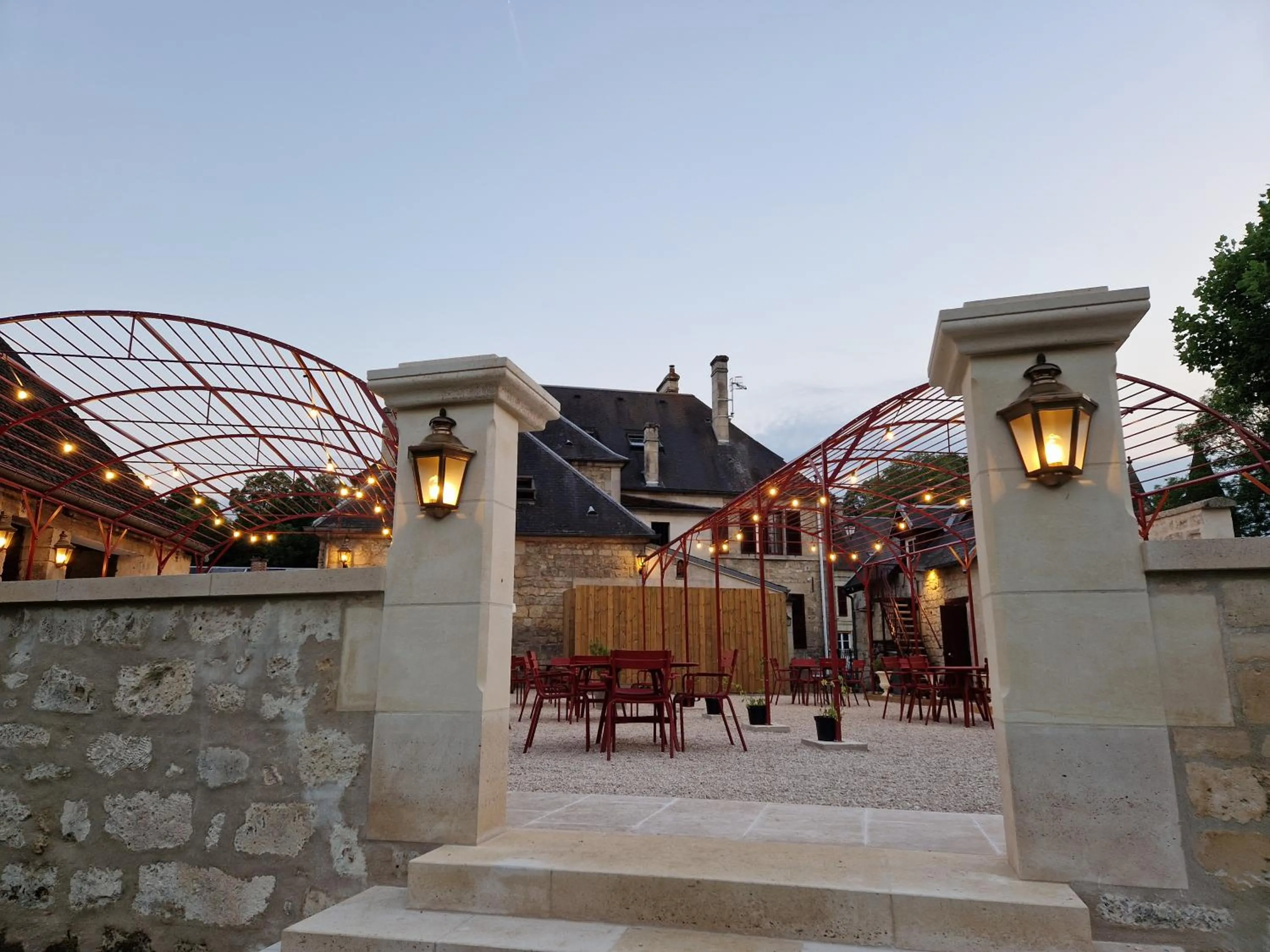 Patio in HOTEL DE L'ABBAYE DE LONGPONT