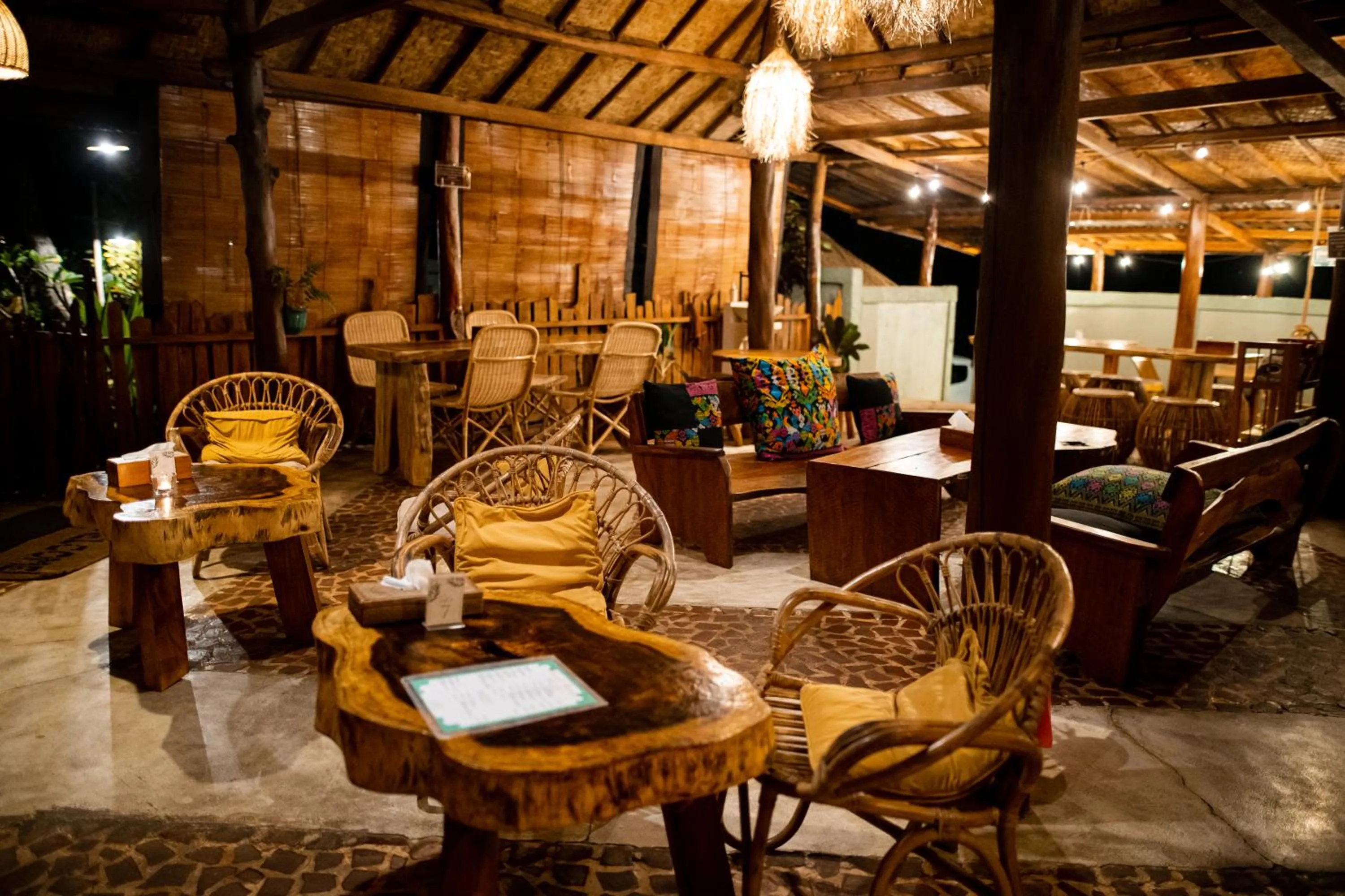 Restaurant/places to eat in Rinjani Lighthouse