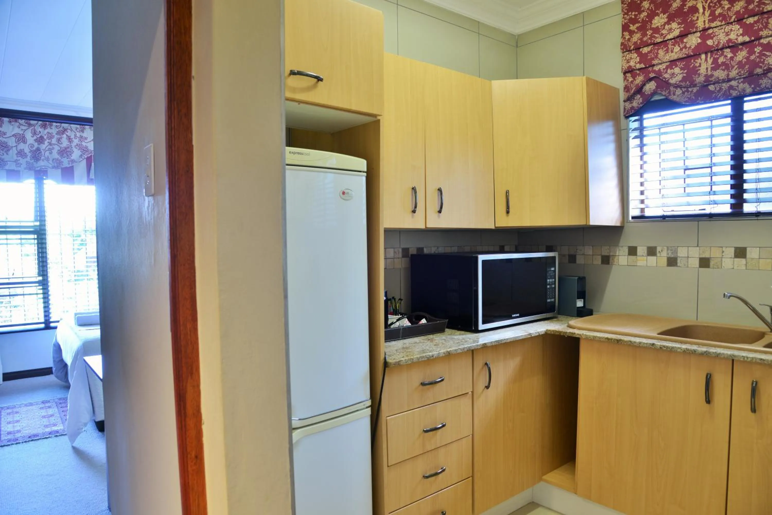 Kitchen or kitchenette in Stirling Manor Boutique Guest House