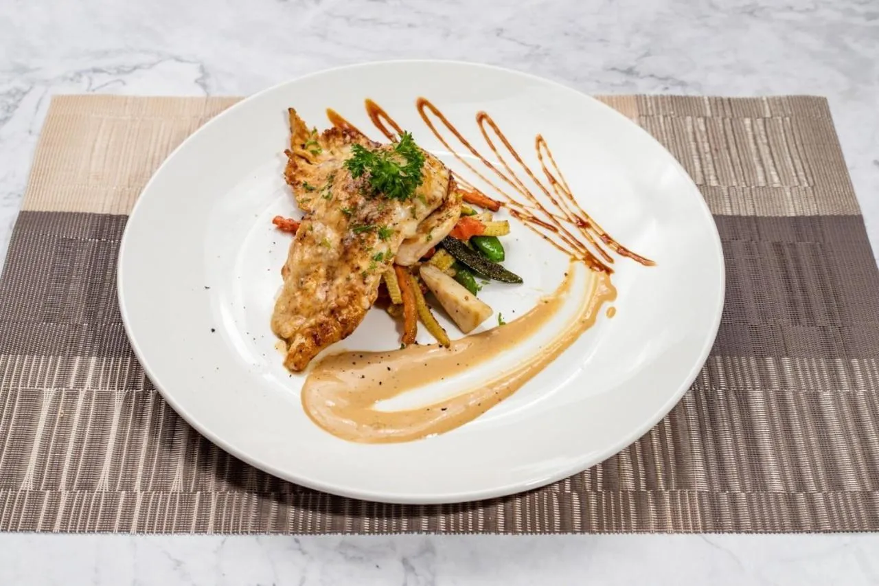 Restaurant/places to eat in ZIP Hotel & Restaurant