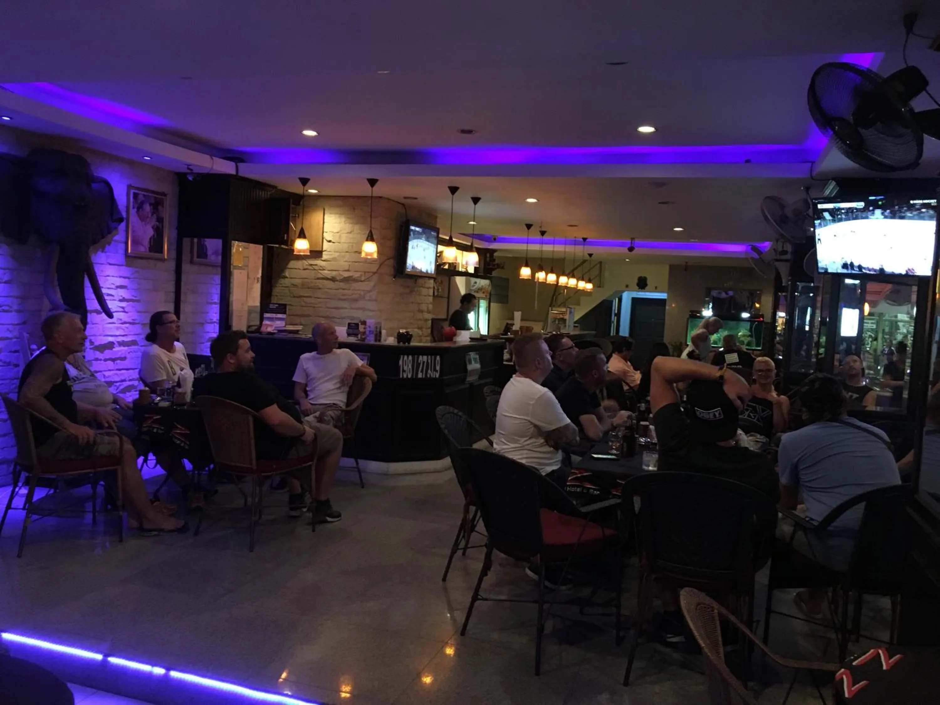 Restaurant/places to eat in ZIP Hotel & Restaurant