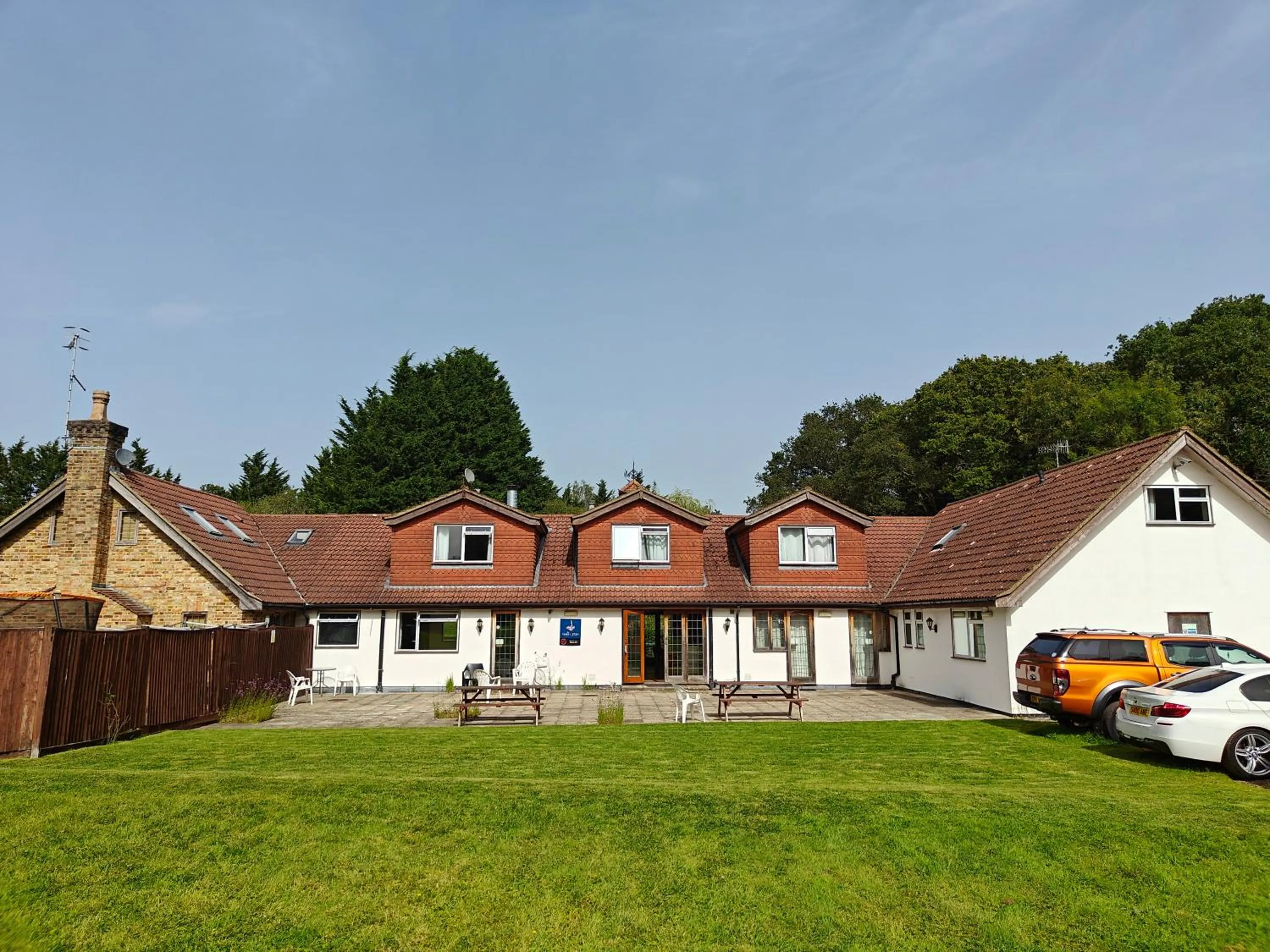 Garden in Little Foxes Hotel & Gatwick Airport Parking