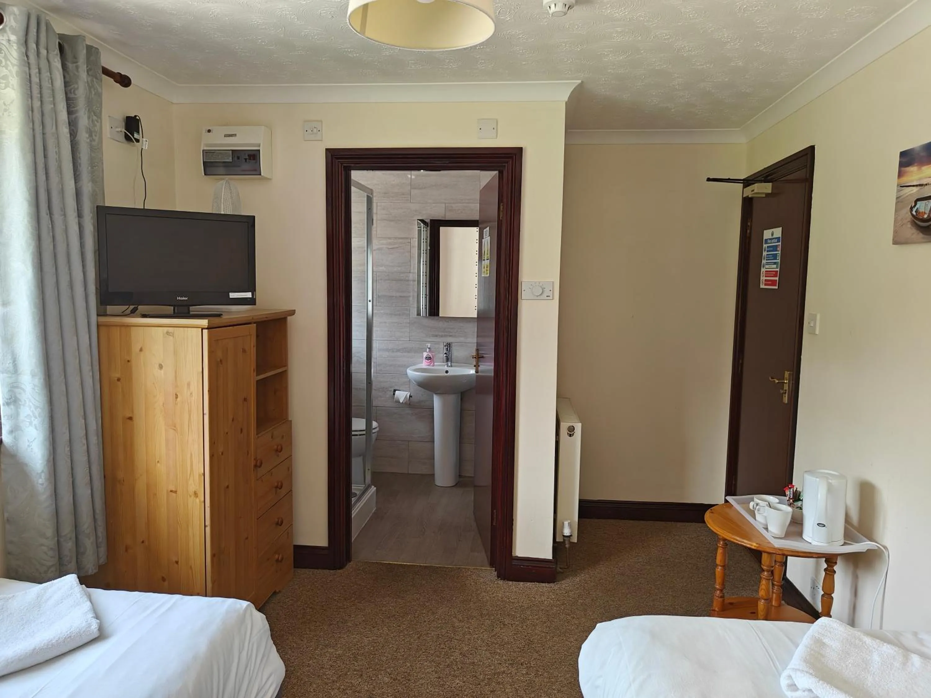 Bed in Little Foxes Hotel & Gatwick Airport Parking