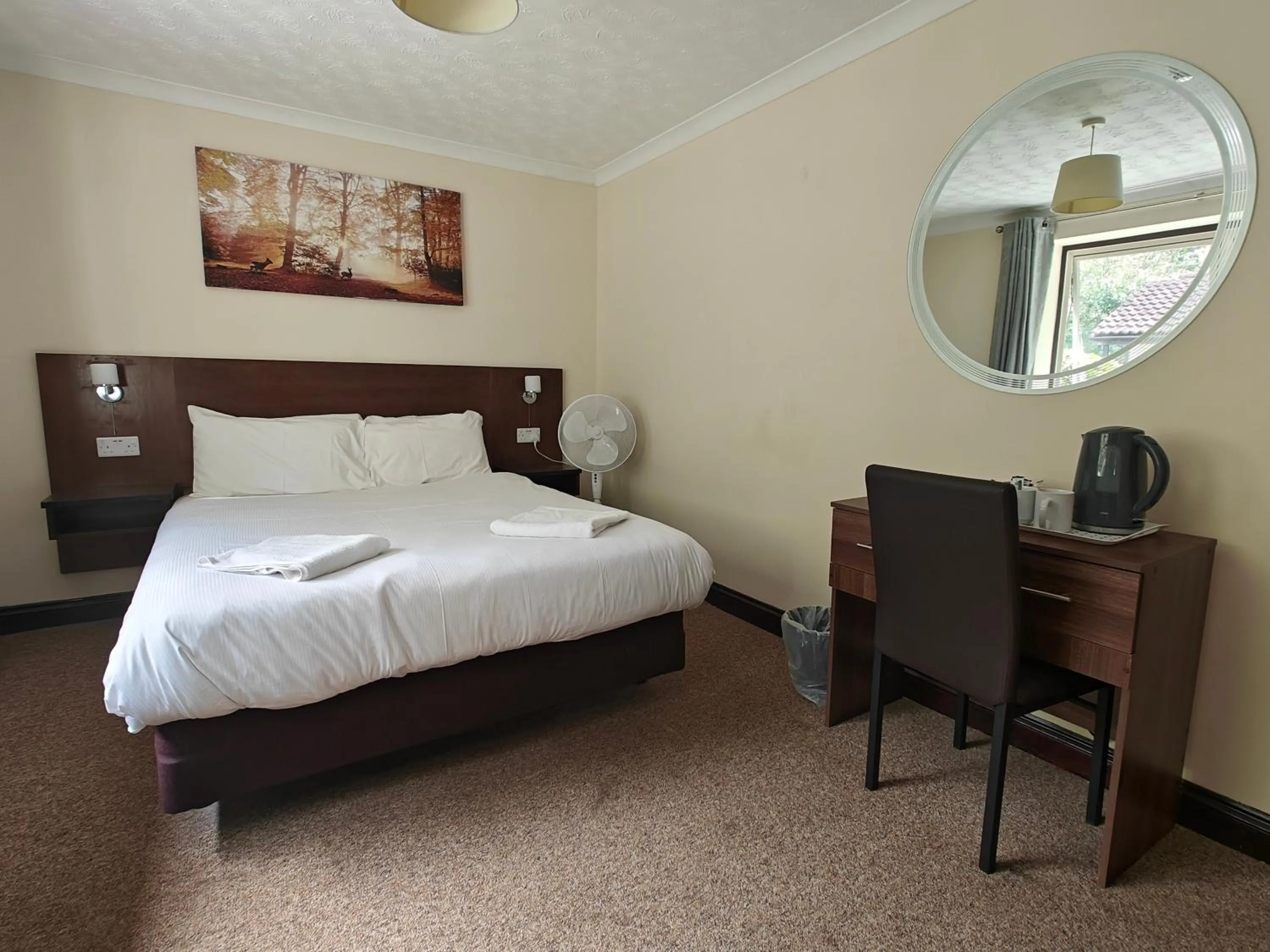 Bed in Little Foxes Hotel & Gatwick Airport Parking