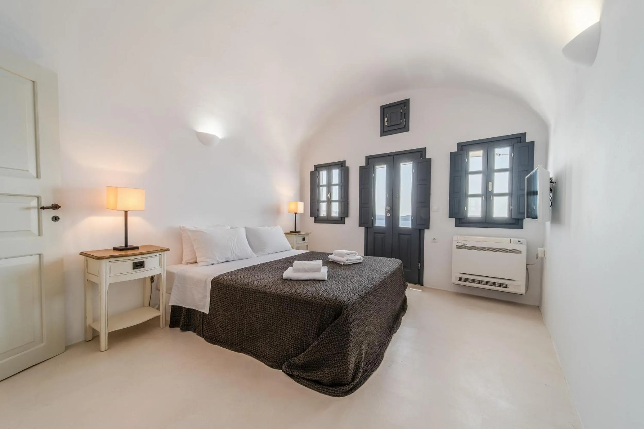 Bed in Nostos Apartments