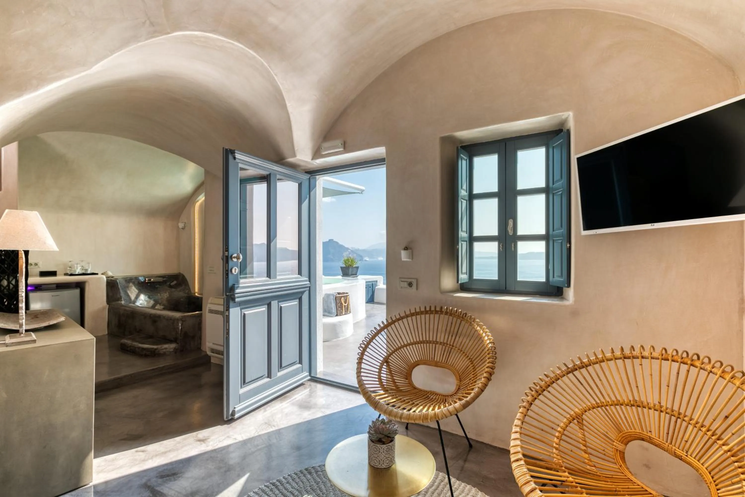 TV and multimedia in Nostos Apartments