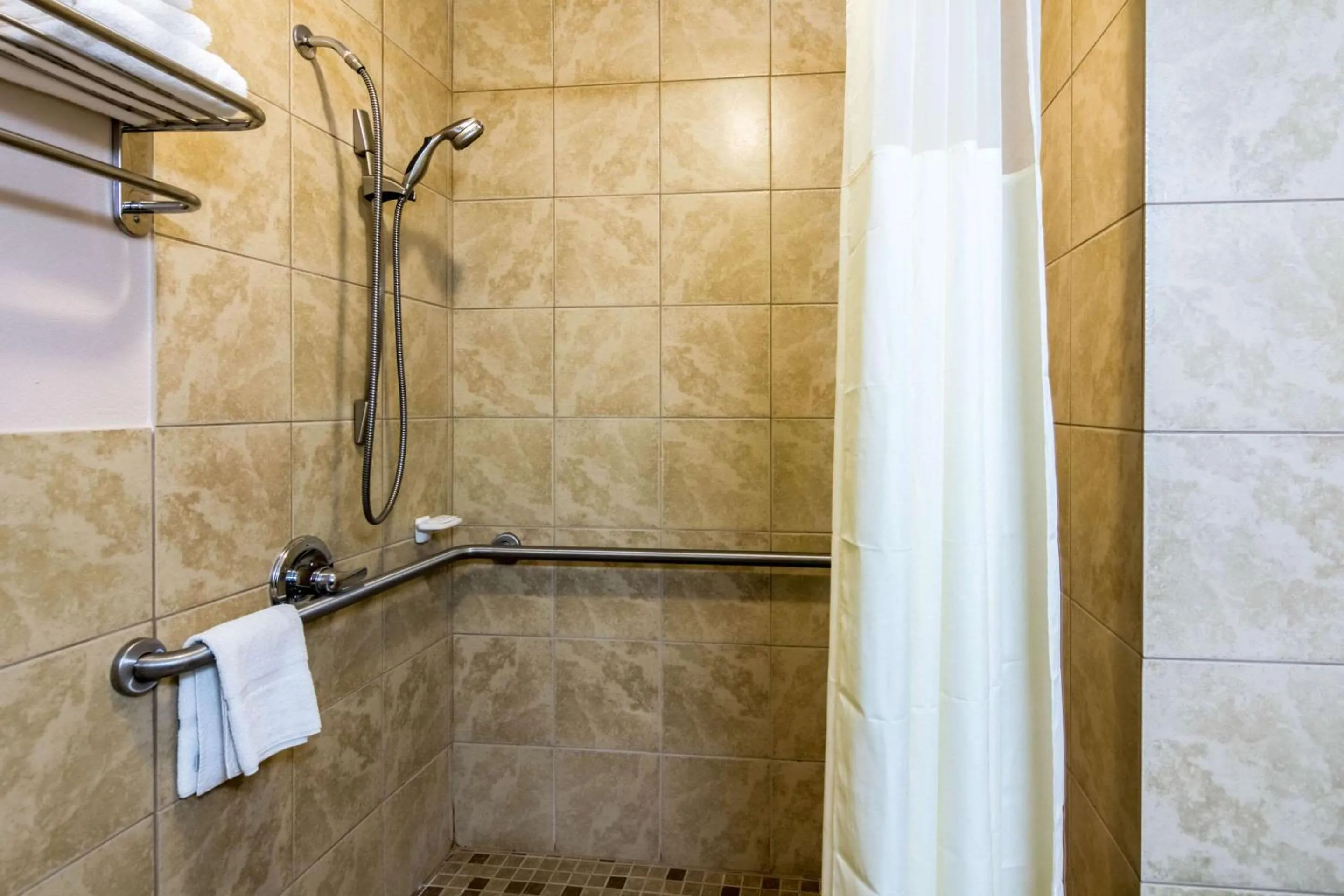 Bathroom in Plaza Inn & Suites