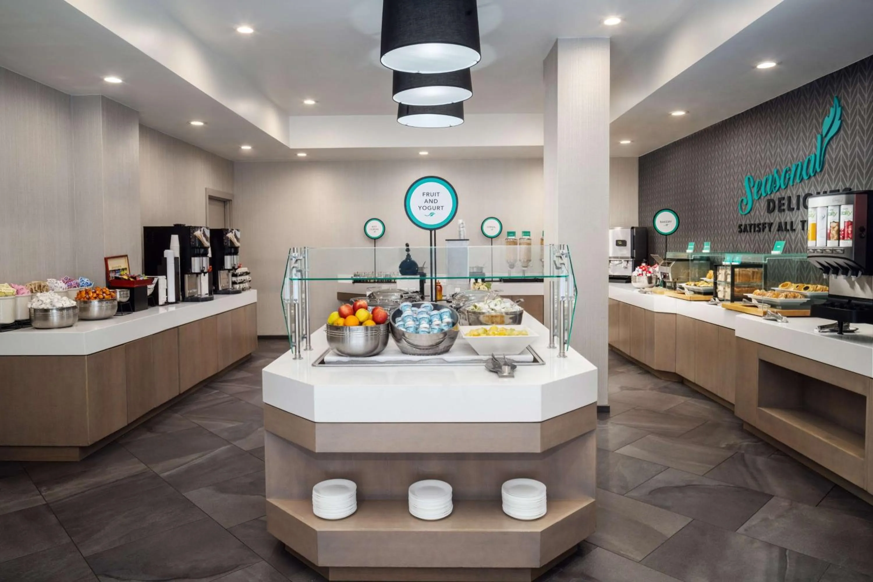 Breakfast in Embassy Suites by Hilton Atlanta Perimeter Center