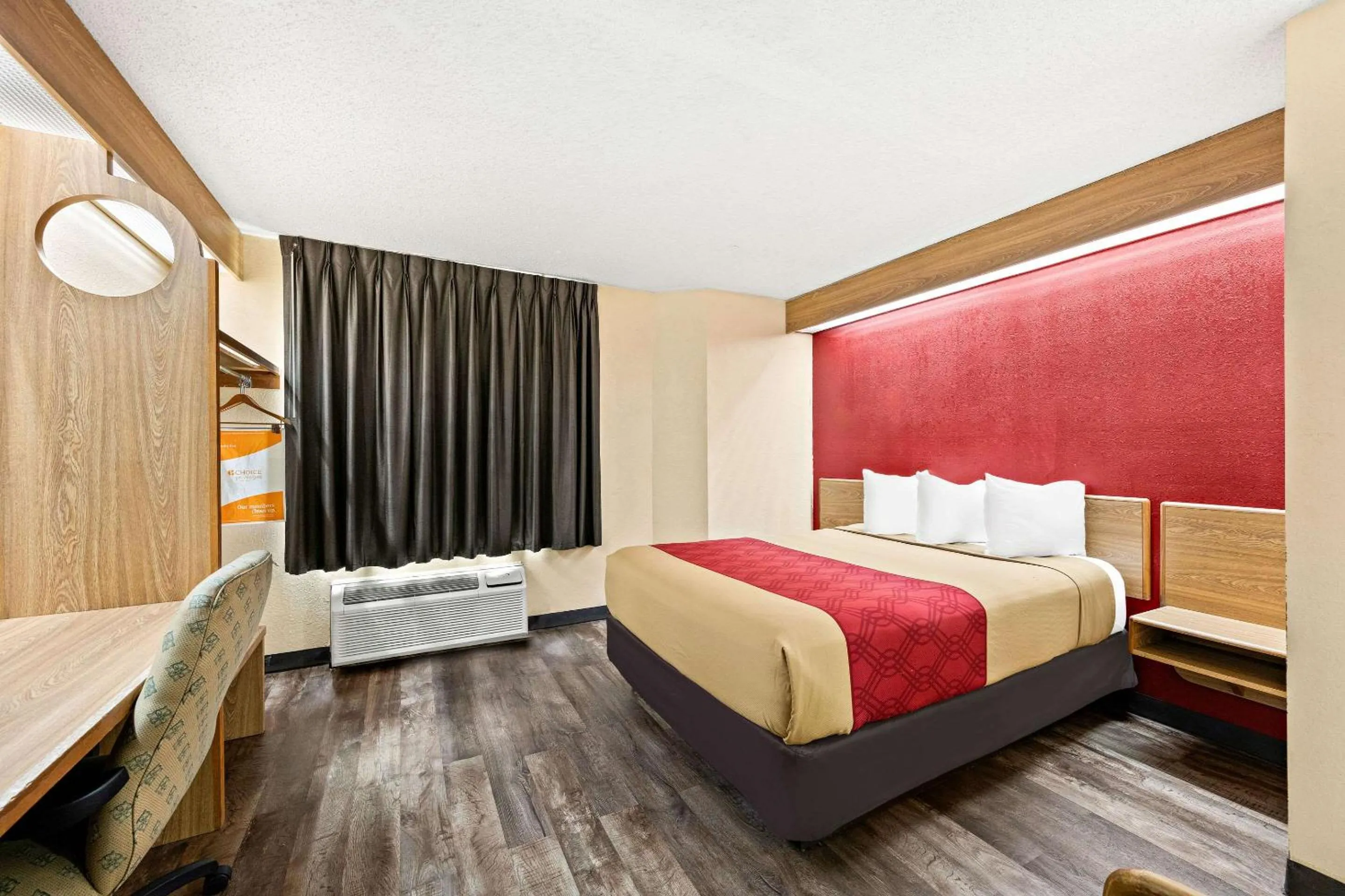 Bedroom, Bed in Econo Lodge London North