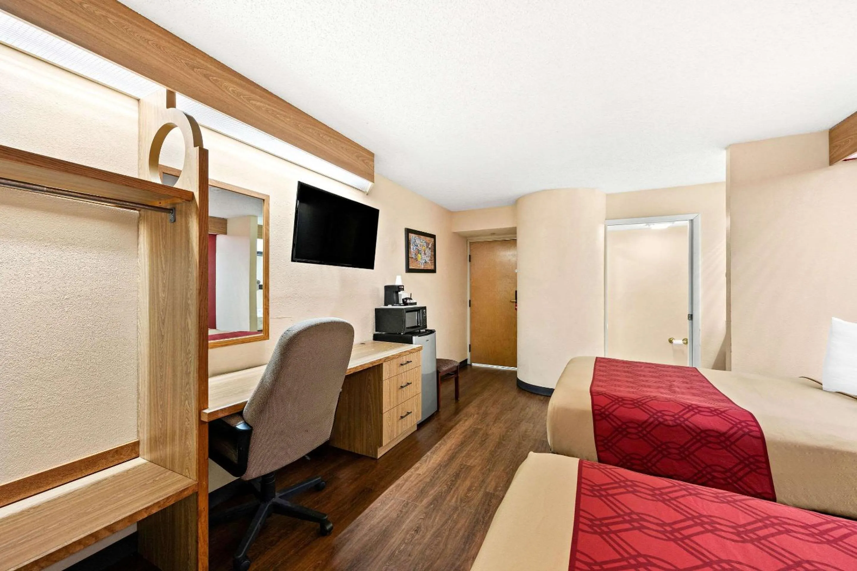 Bedroom, Bed in Econo Lodge London North