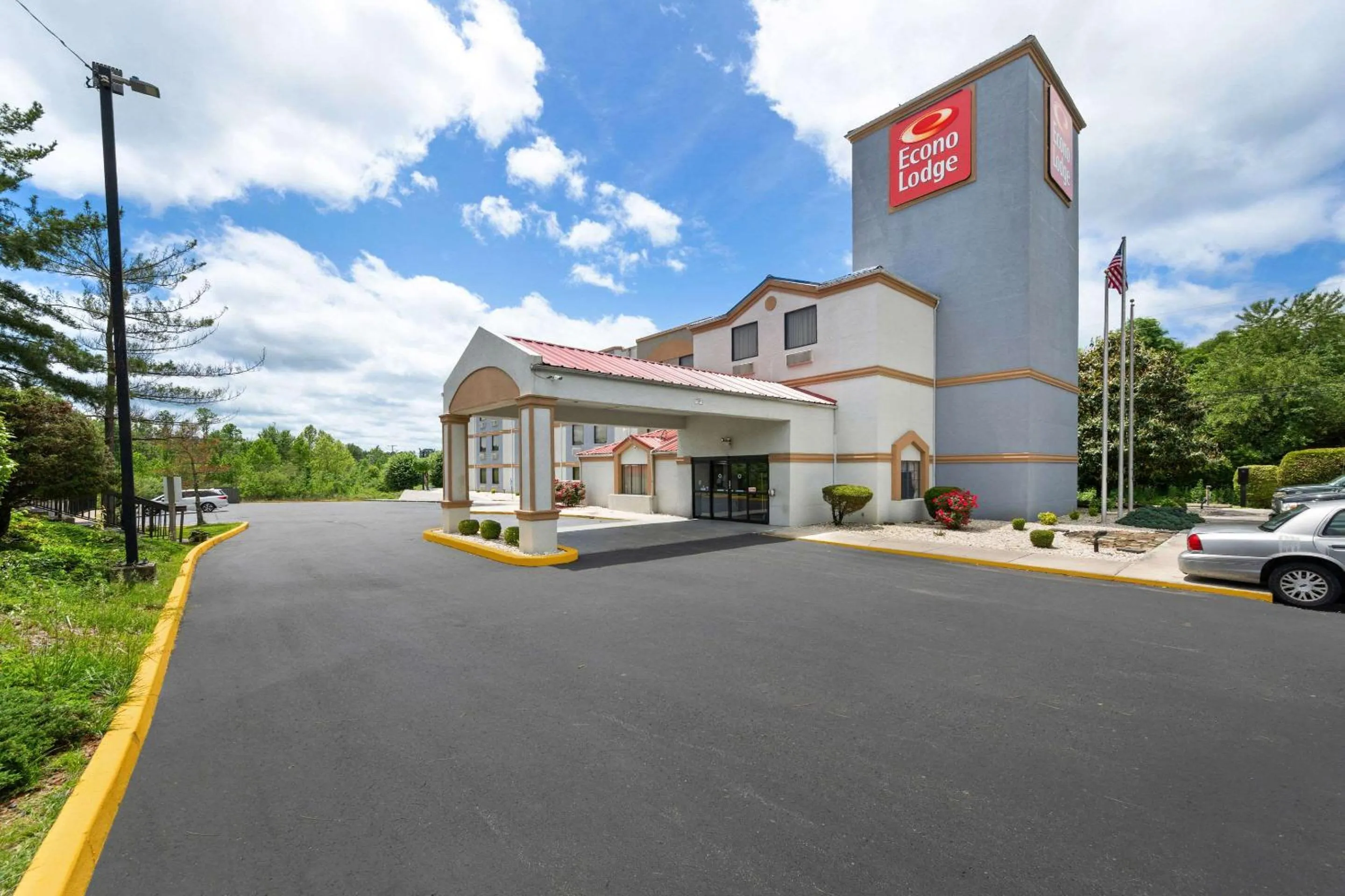 Property building in Econo Lodge London North