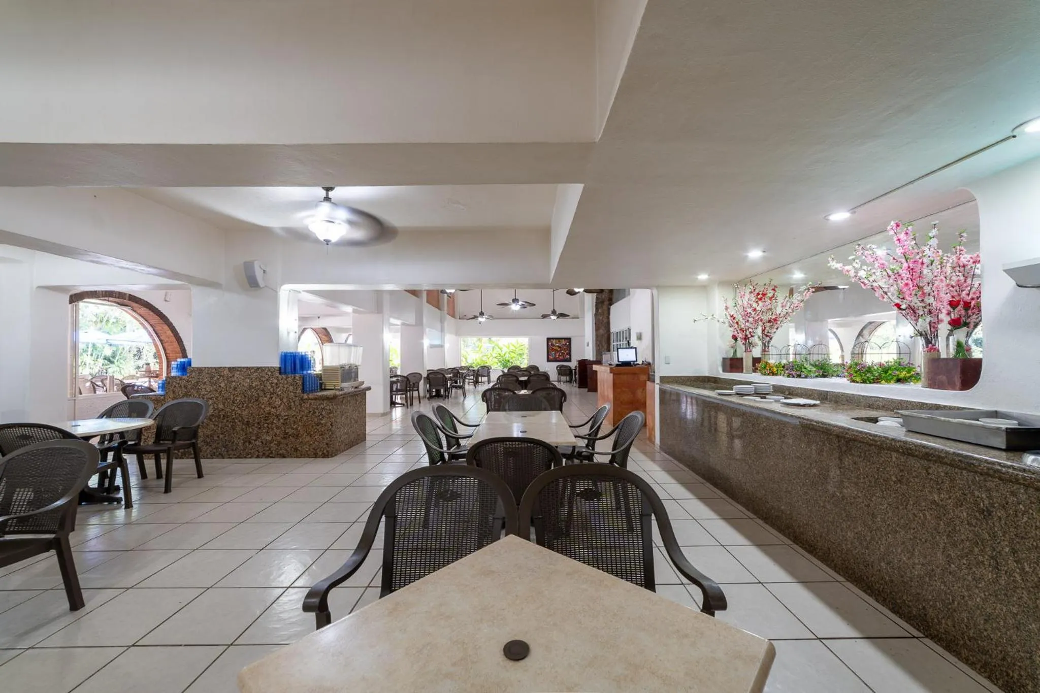 Restaurant/places to eat in Hotel Castillo Huatulco & Beach Club