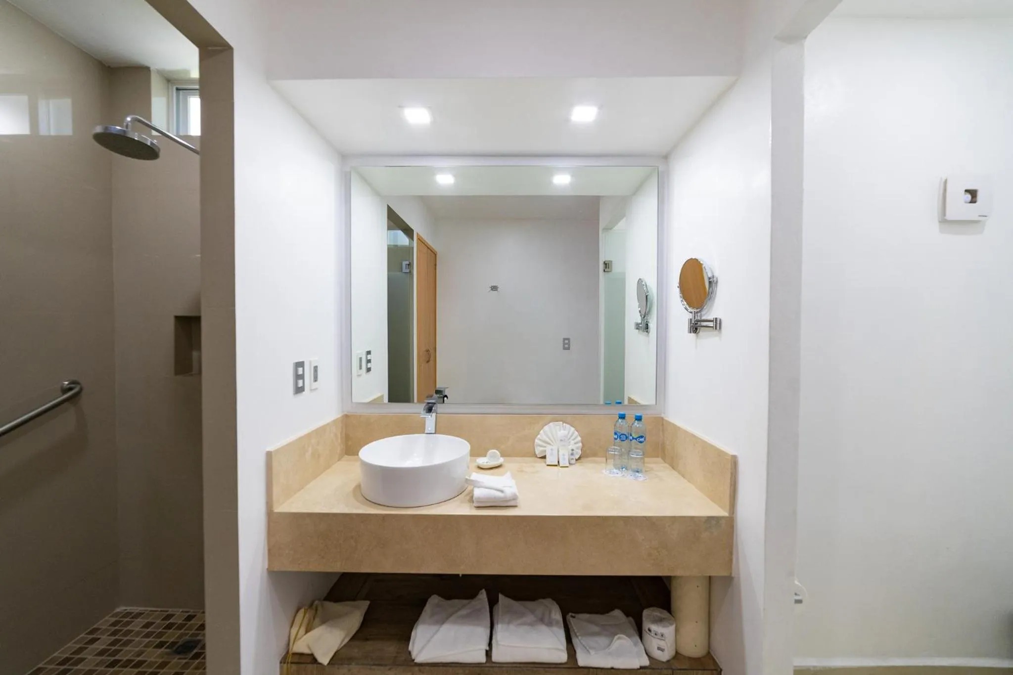 Bathroom in Hotel Castillo Huatulco & Beach Club