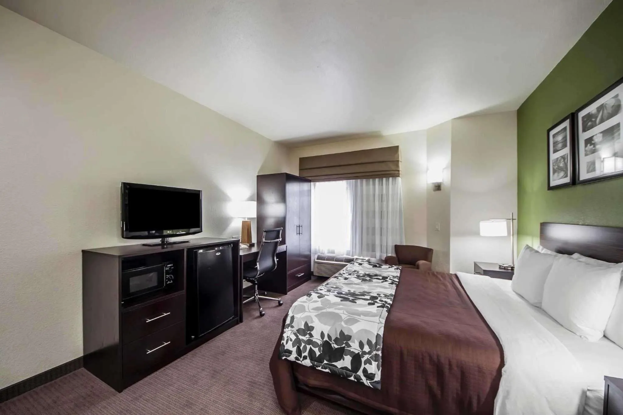 King Suite in Sleep Inn & Suites Tulsa Central I-44