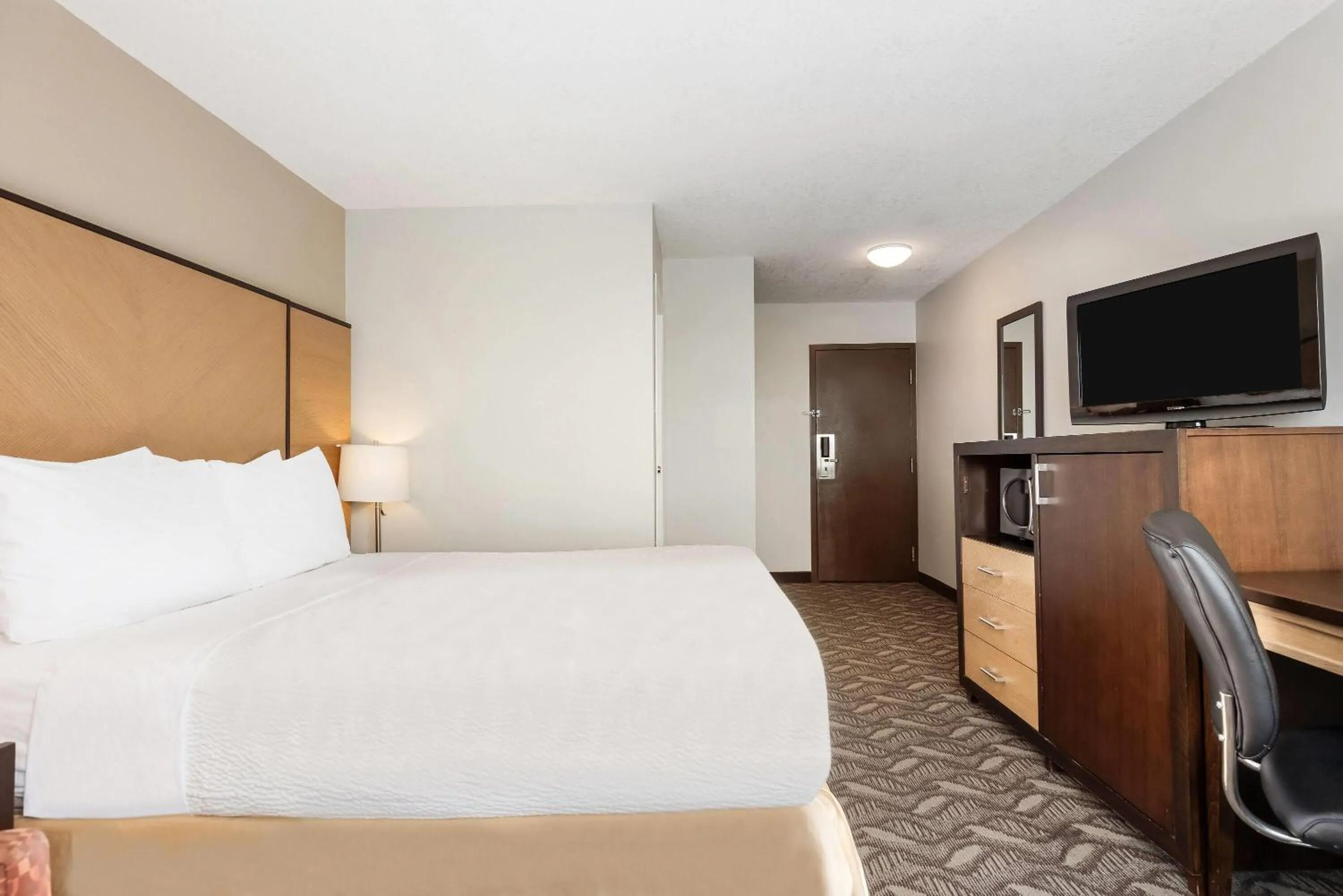 Bed in Days Inn by Wyndham Airdrie