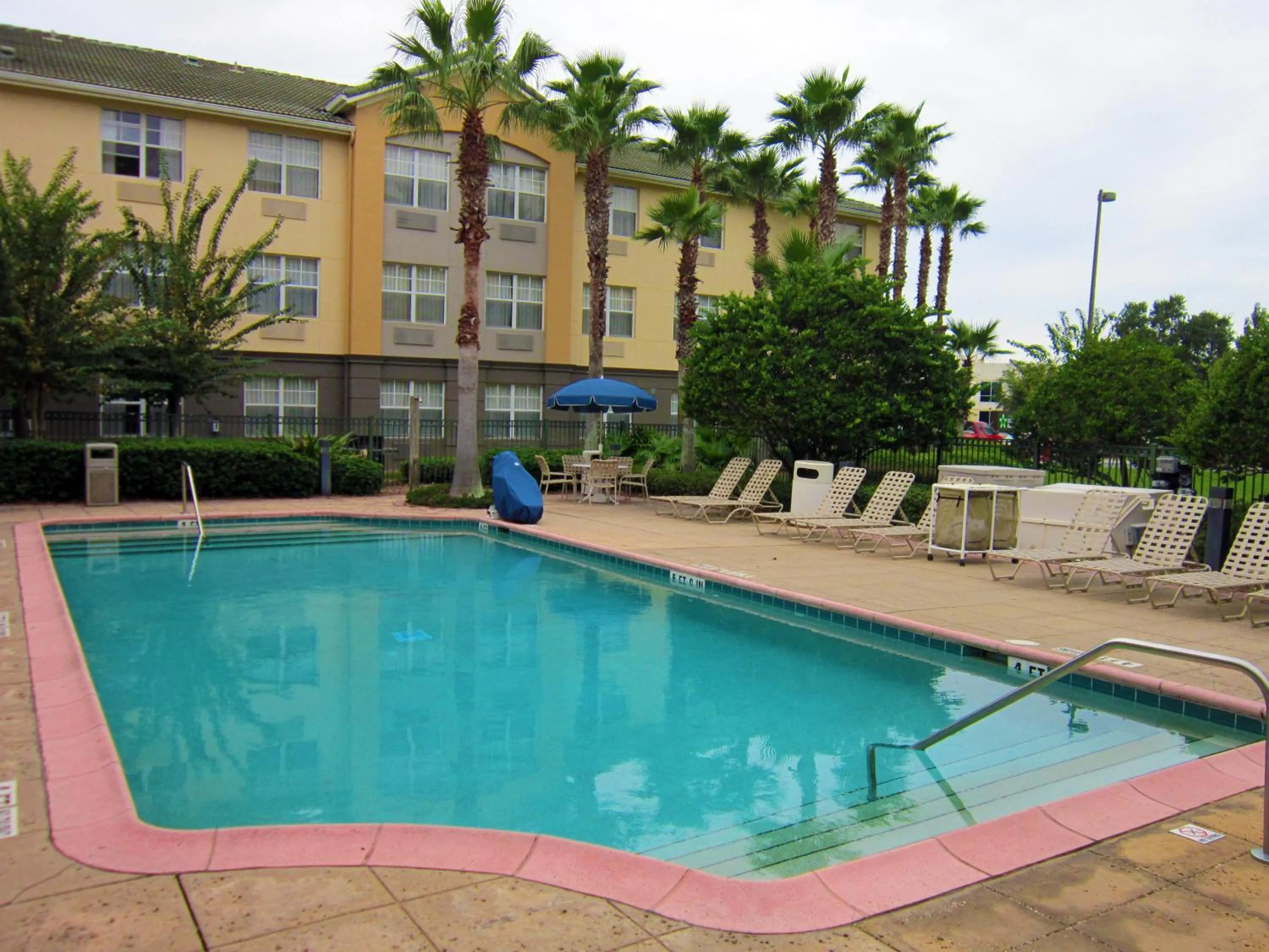 Swimming pool in Extended Stay America Suites - Orlando - Southpark - Commodity Circle