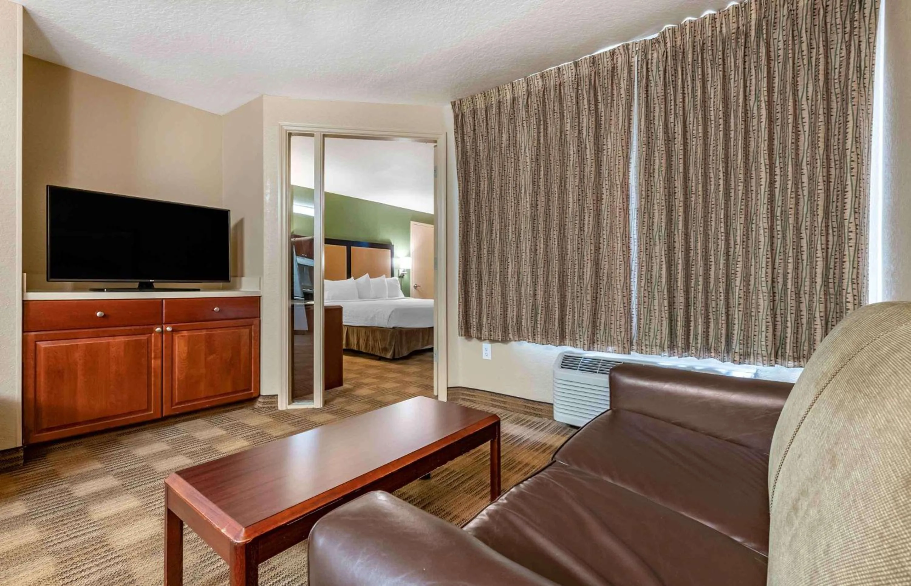 Bedroom, Bed in Extended Stay America Suites - Orlando - Southpark - Commodity Circle