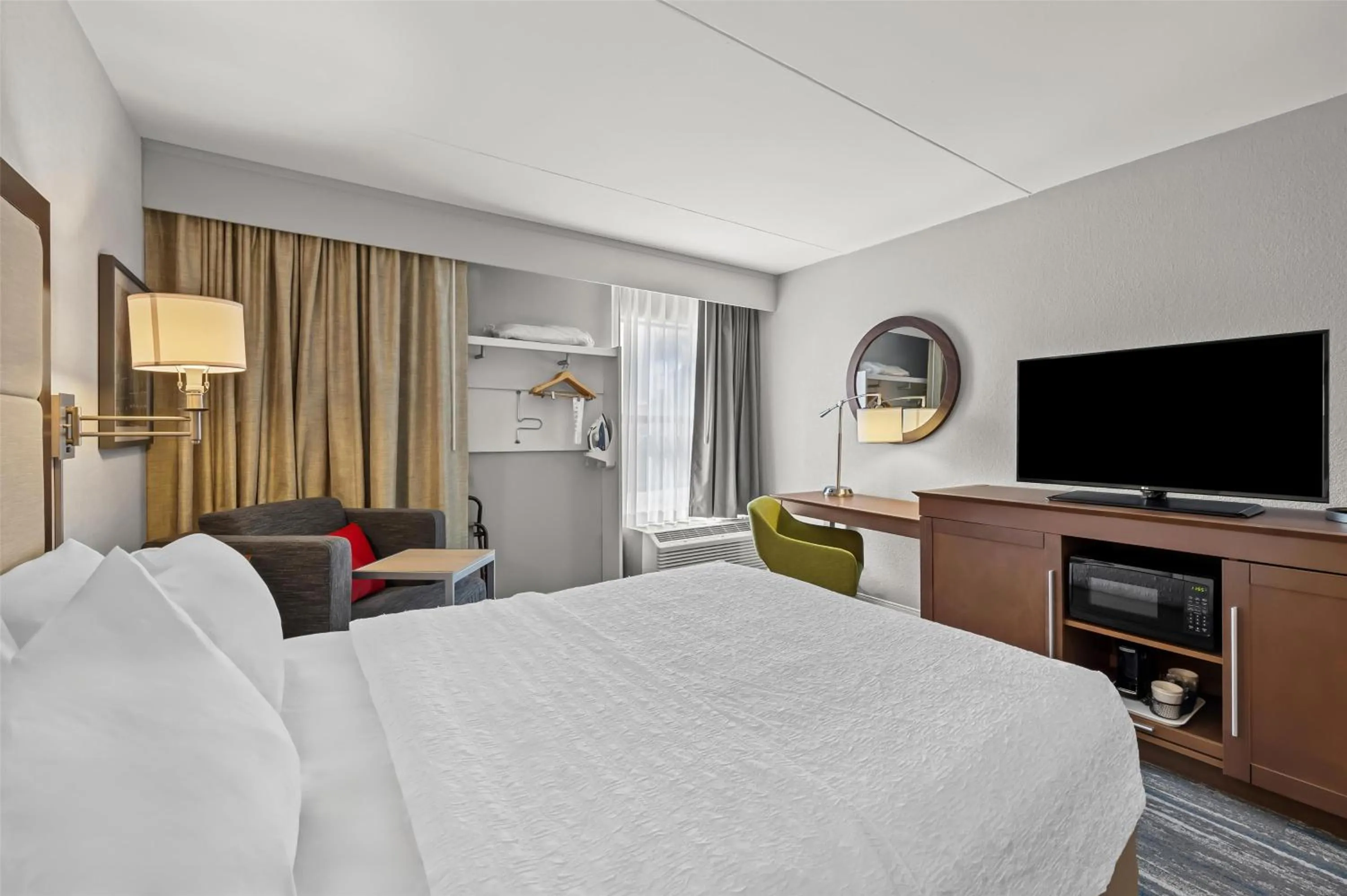 Bed in Hampton Inn Toledo-South/Maumee