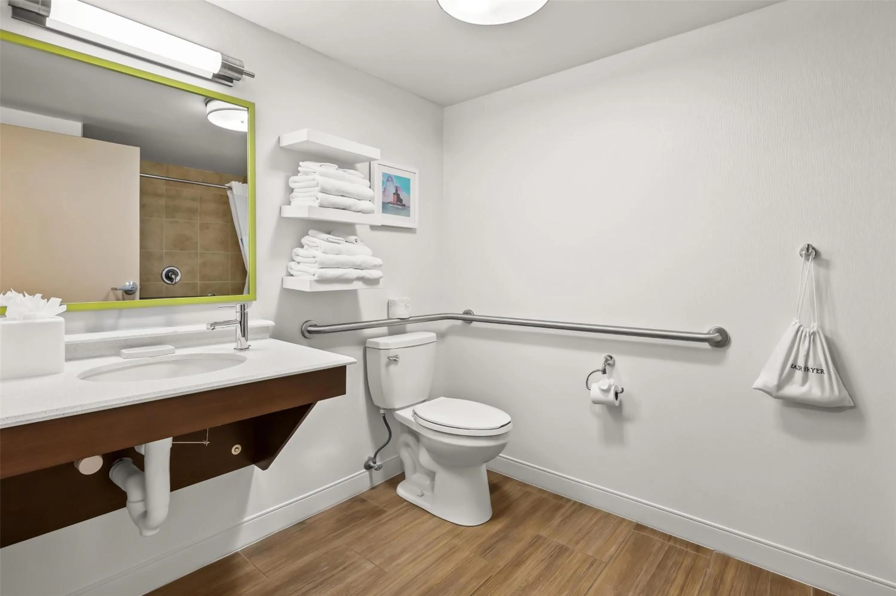 Bathroom in Hampton Inn Toledo-South/Maumee