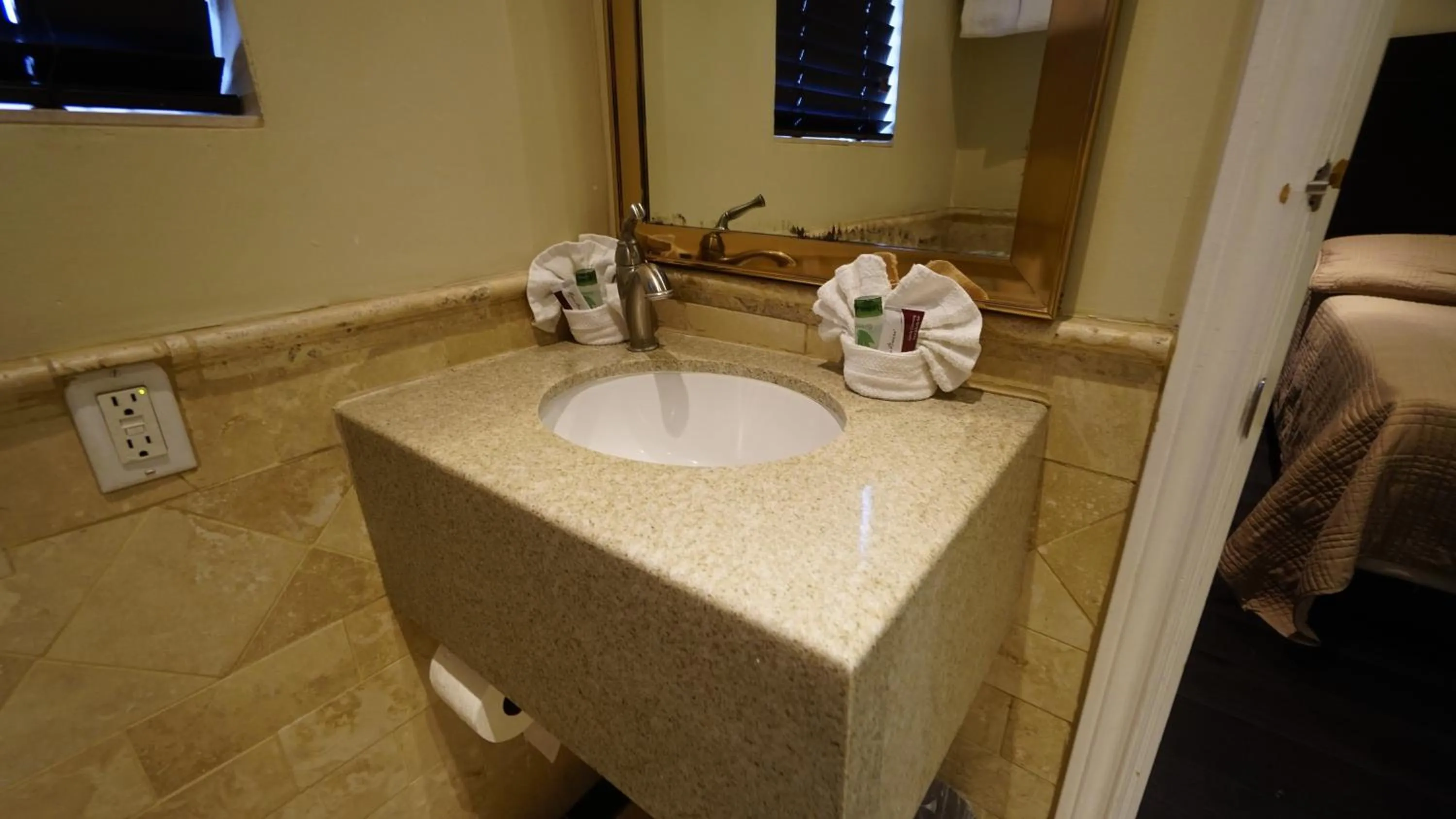 Trylon Hotel - Hollywood