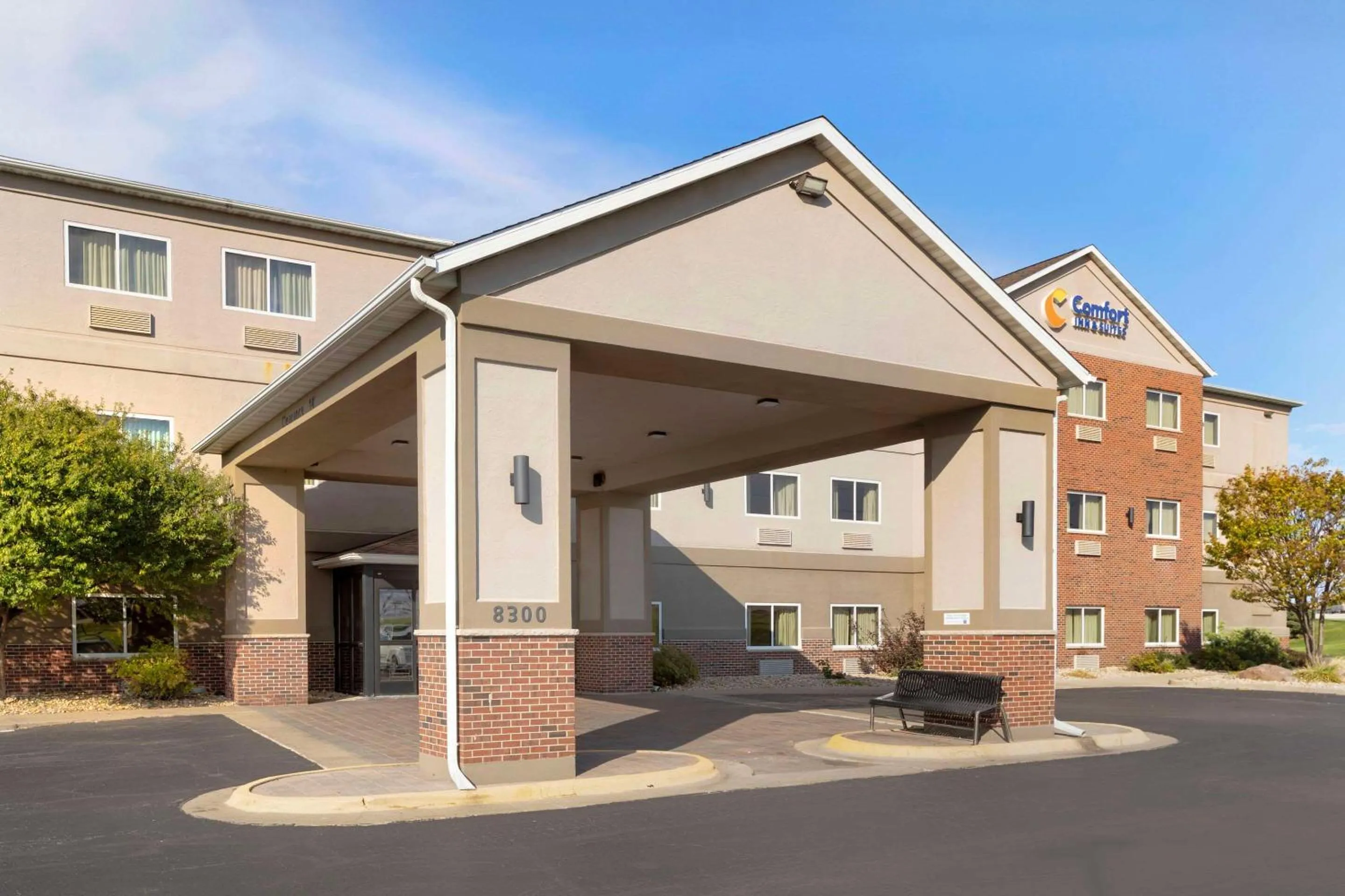 Property building in Comfort Inn & Suites Davenport - Quad Cities