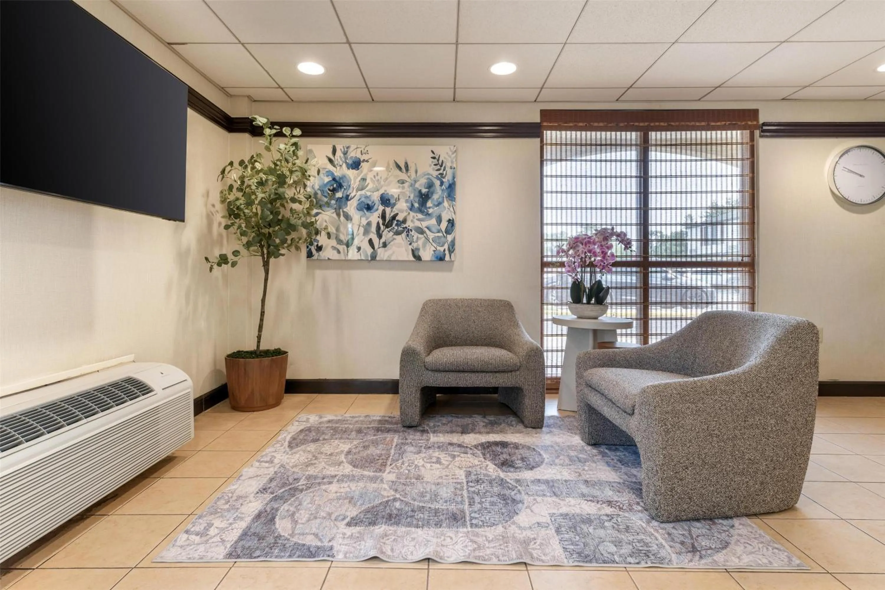 Lobby or reception in SureStay Hotel by Best Western East Brunswick