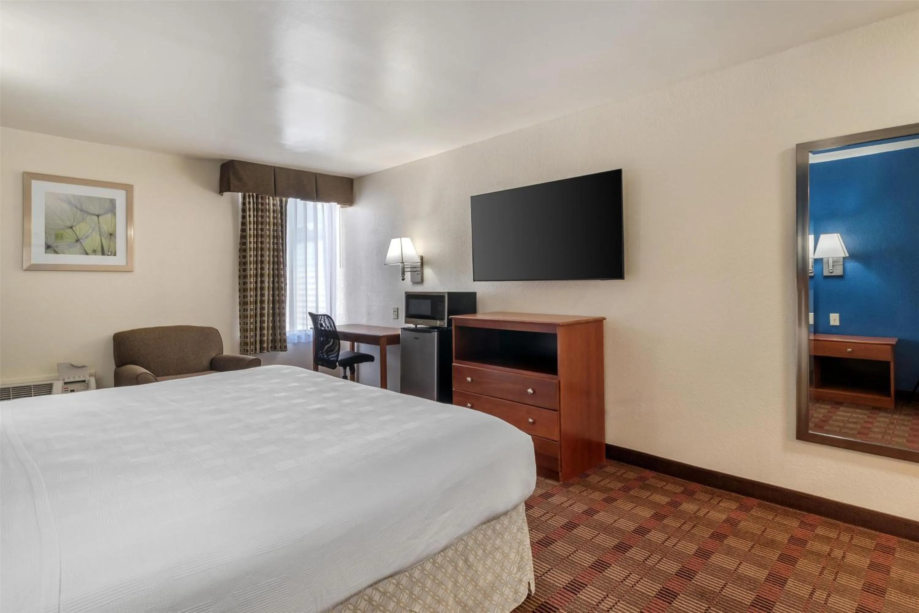 Bedroom, Bed in SureStay Hotel by Best Western East Brunswick