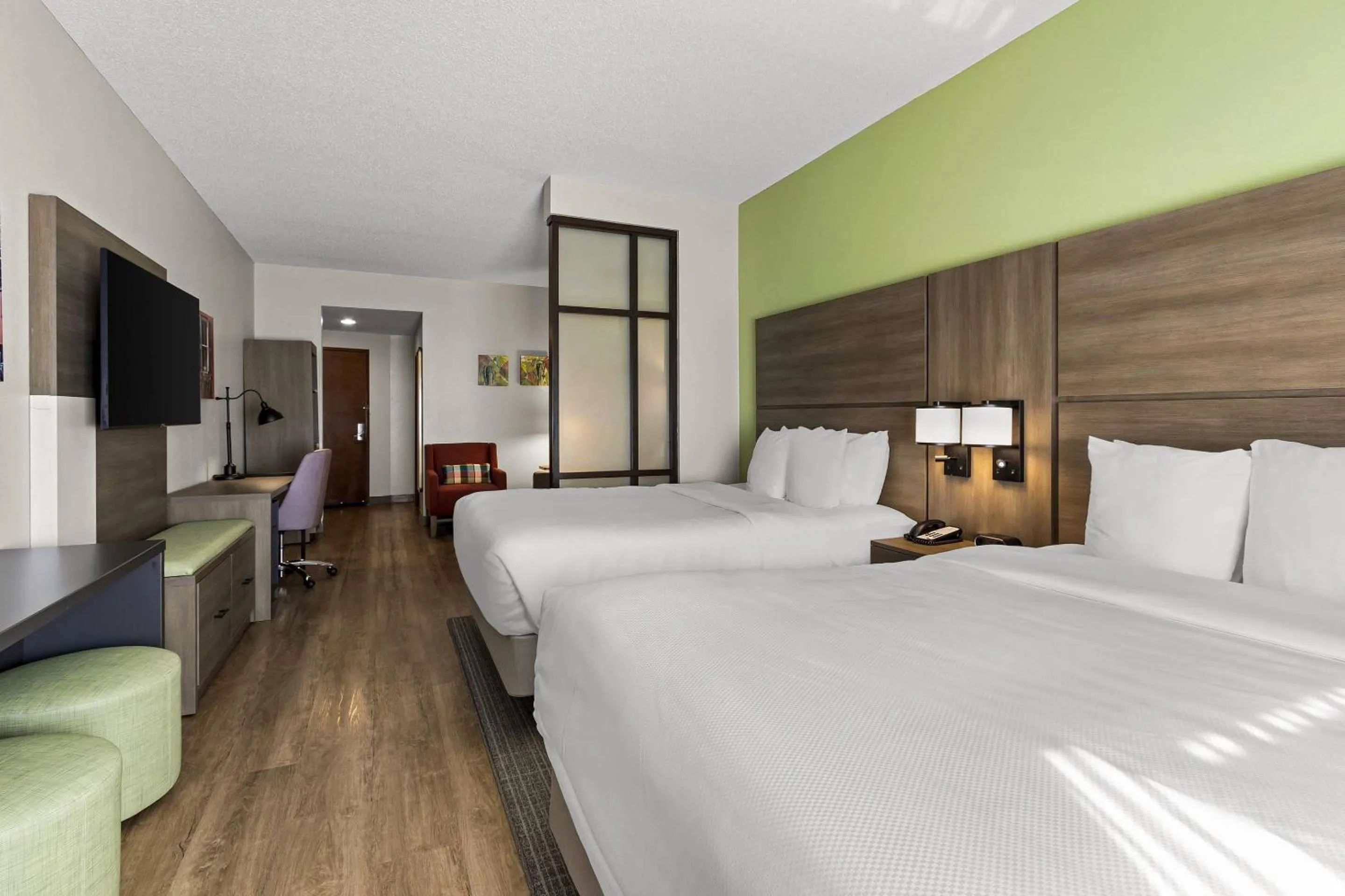 Bedroom, Bed in Comfort Suites Charleston West Ashley