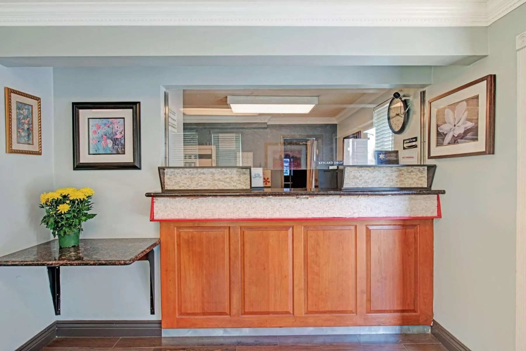 Lobby or reception in Super 8 by Wyndham Sacramento/Florin Rd