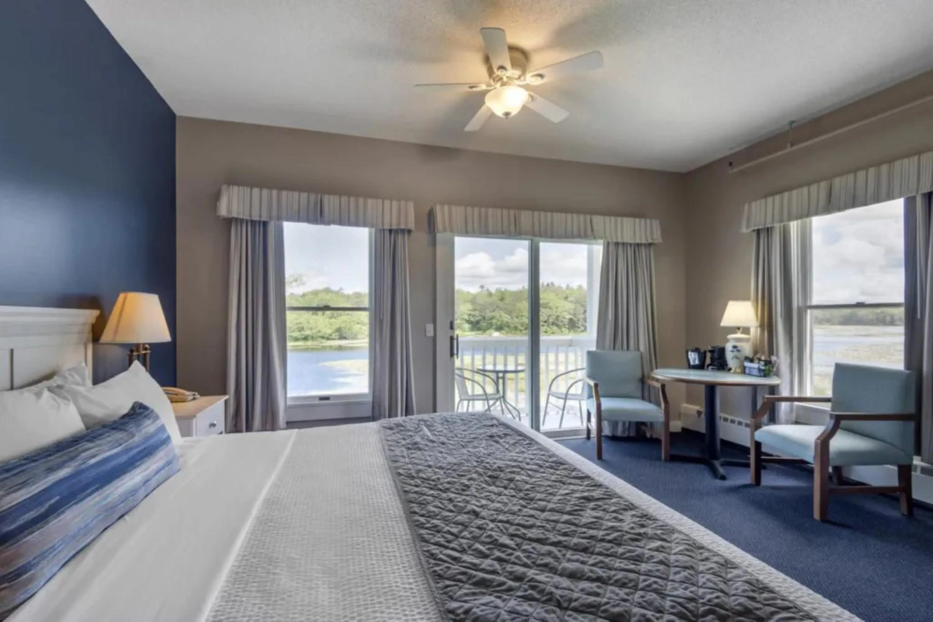 Bed in Sebasco Harbor Resort & Golf Club